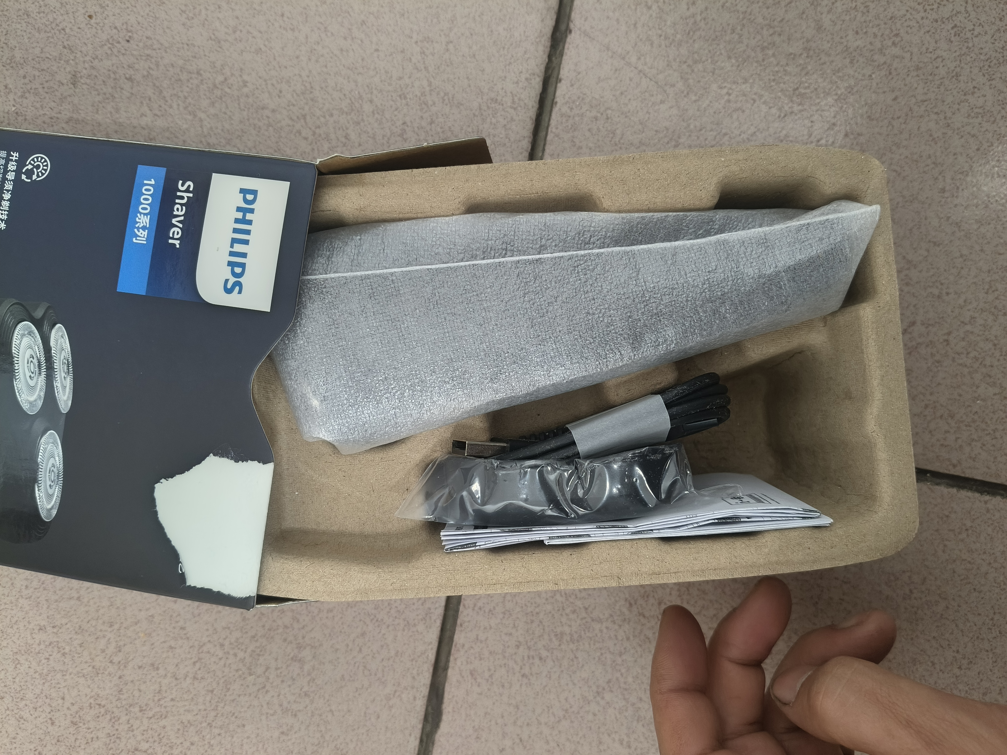 飞利浦（PHILIPS）剃须刀官方旗舰正品电动刮胡刀新一代旋风1系全身水洗原装进口刀头送老公男友礼物 【小旋风1系升级款】炫光黑S1887 礼袋+收纳包 实拍图