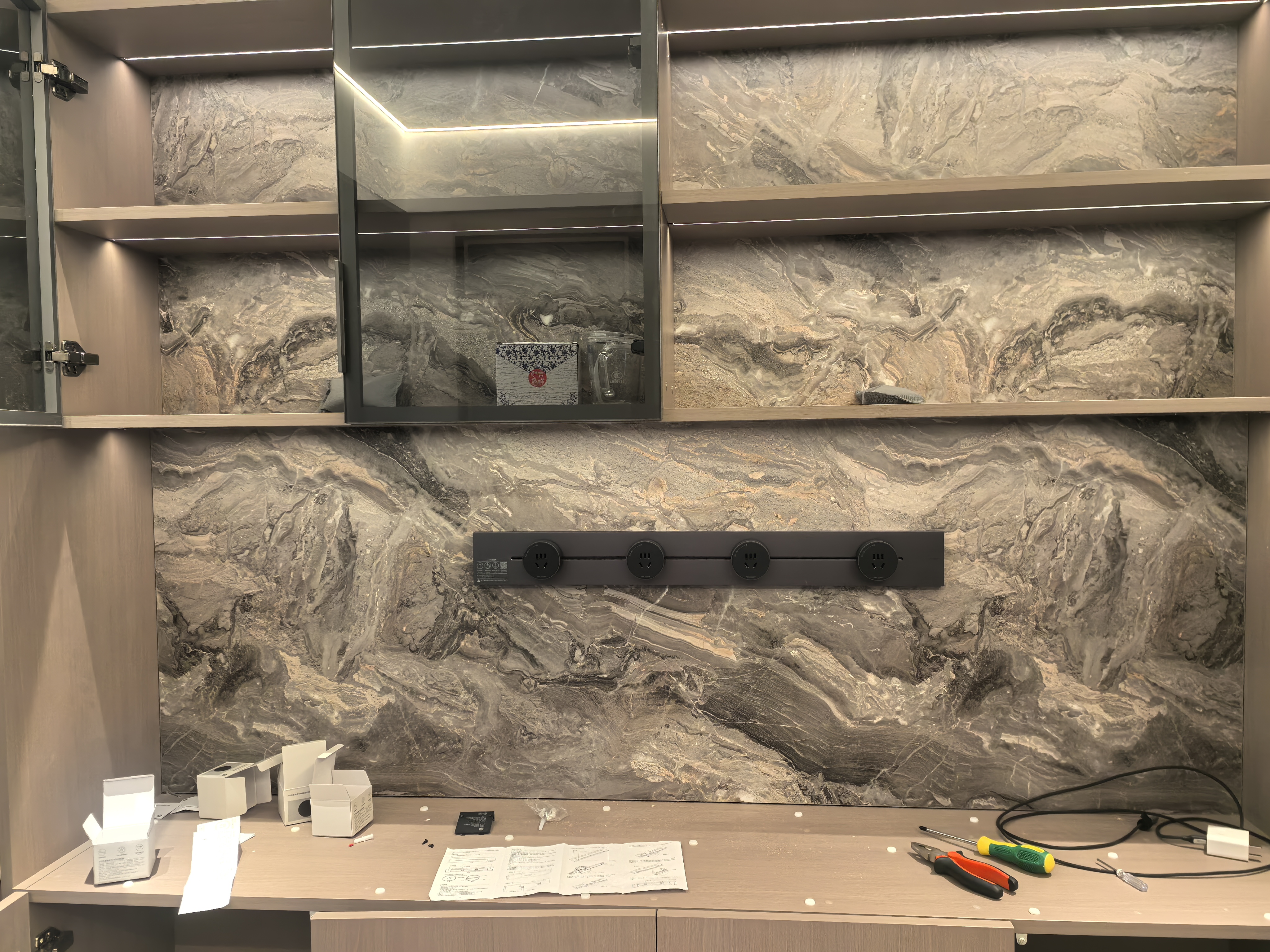 小米明装轨道插座轻薄款 可适配小米智能插座 免开槽开关插座面板 75厘米轨道+4个五孔适配器 深空灰 实拍图