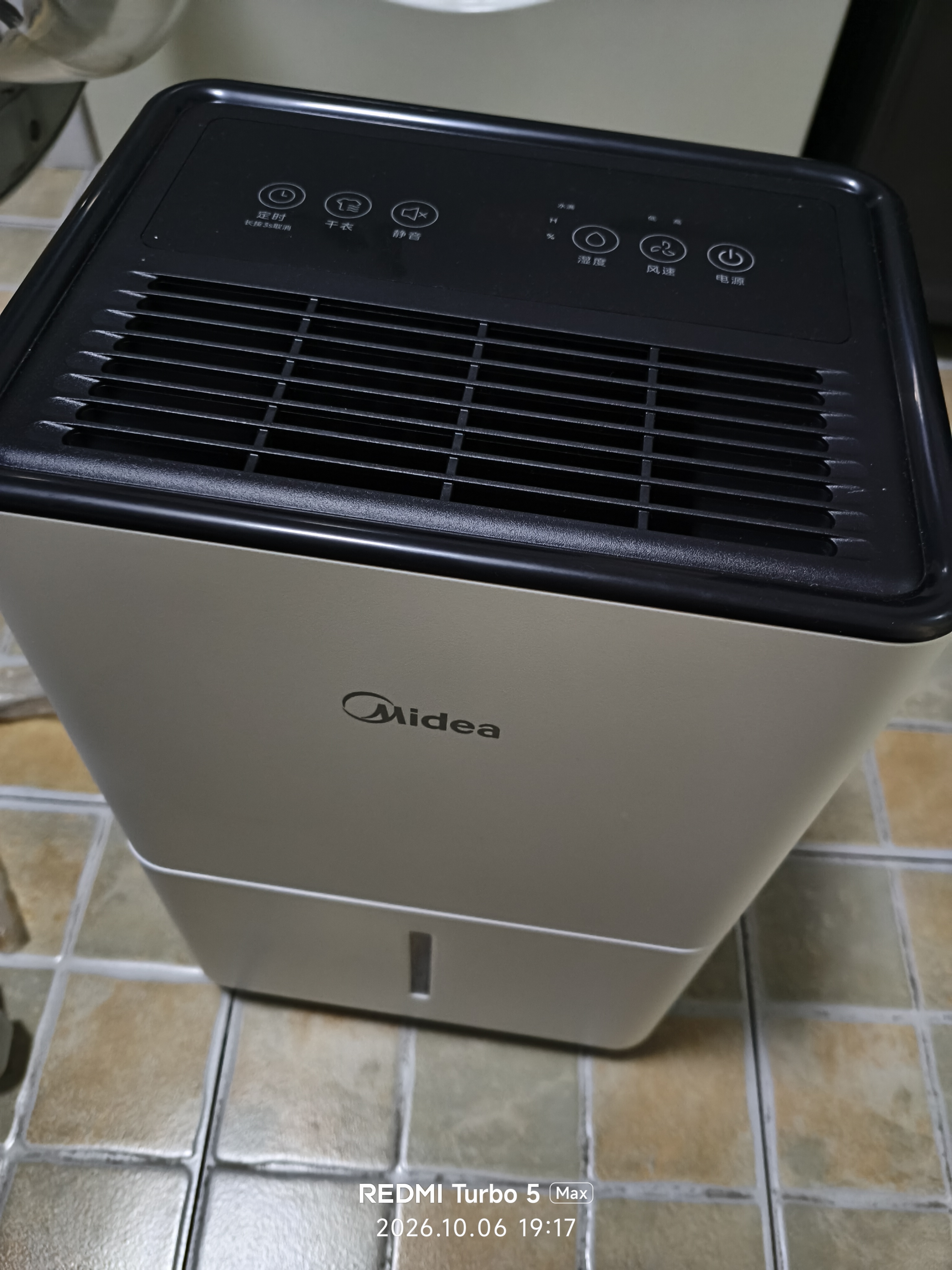 美的（Midea）除湿机/抽湿机12升/天 自营家用20㎡轻音小型回南天客厅卧室内防潮专用干衣吸湿器CF12BD/N7-DO 实拍图