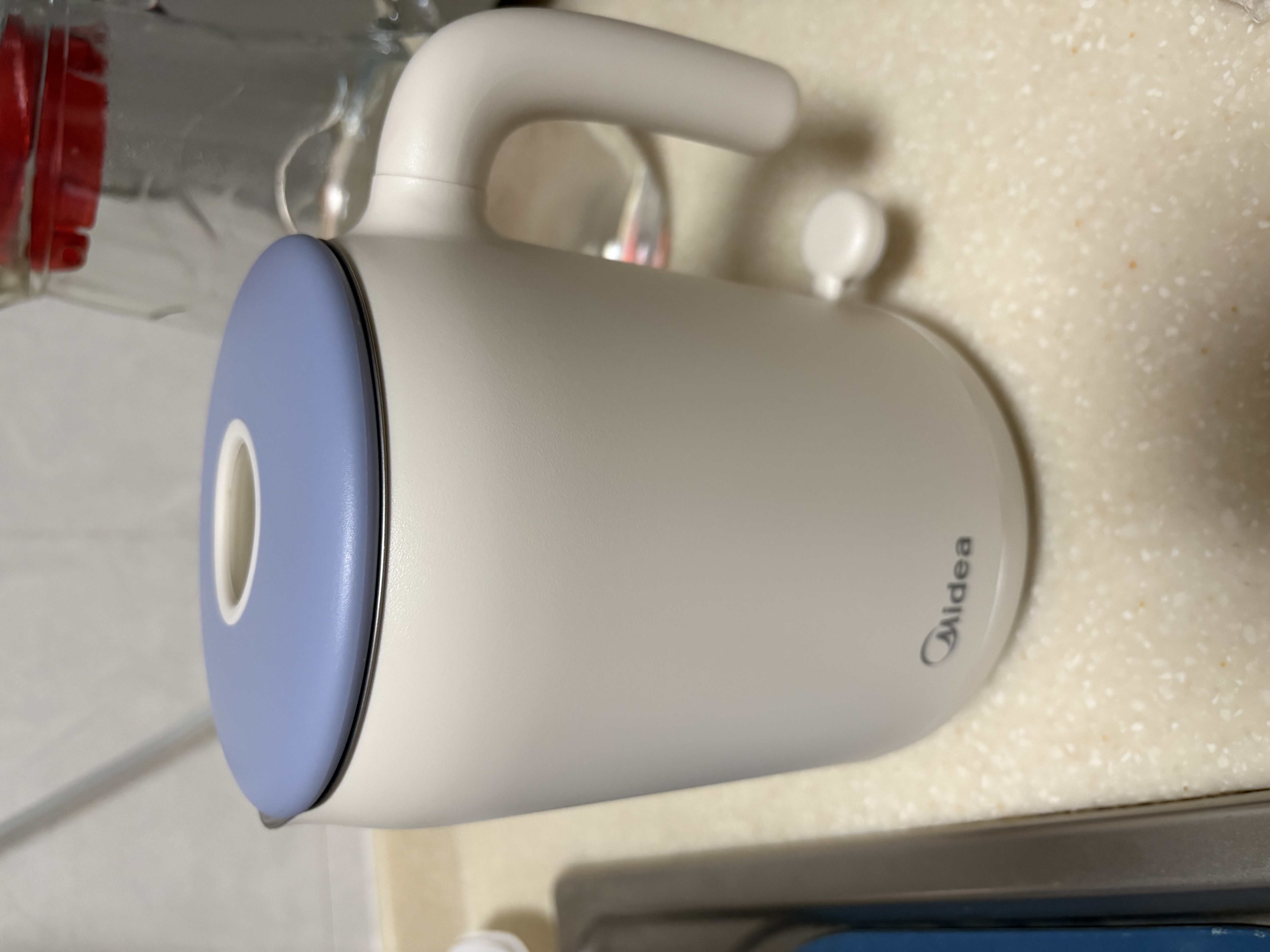 美的（Midea）电热水壶烧水壶旅行便携式烧水杯 0.6L智能304食品级不锈钢家用迷你小容量SH06X6-103 实拍图