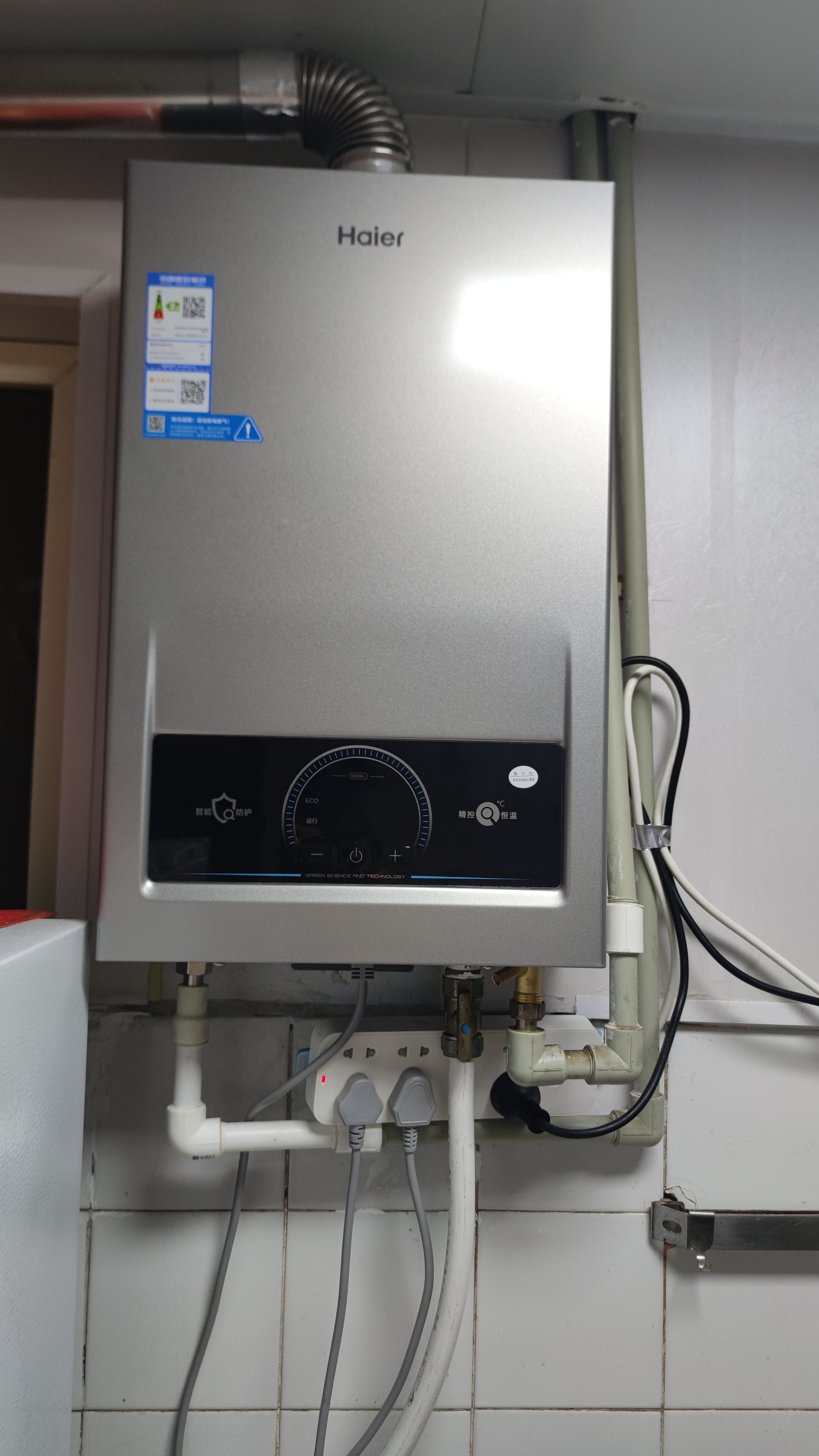 海尔【MODEL 13升】 钛空银 一厨一卫 燃气热水器天然气 恒温节能速热出水快安全 低水压启动 上门安装 实拍图