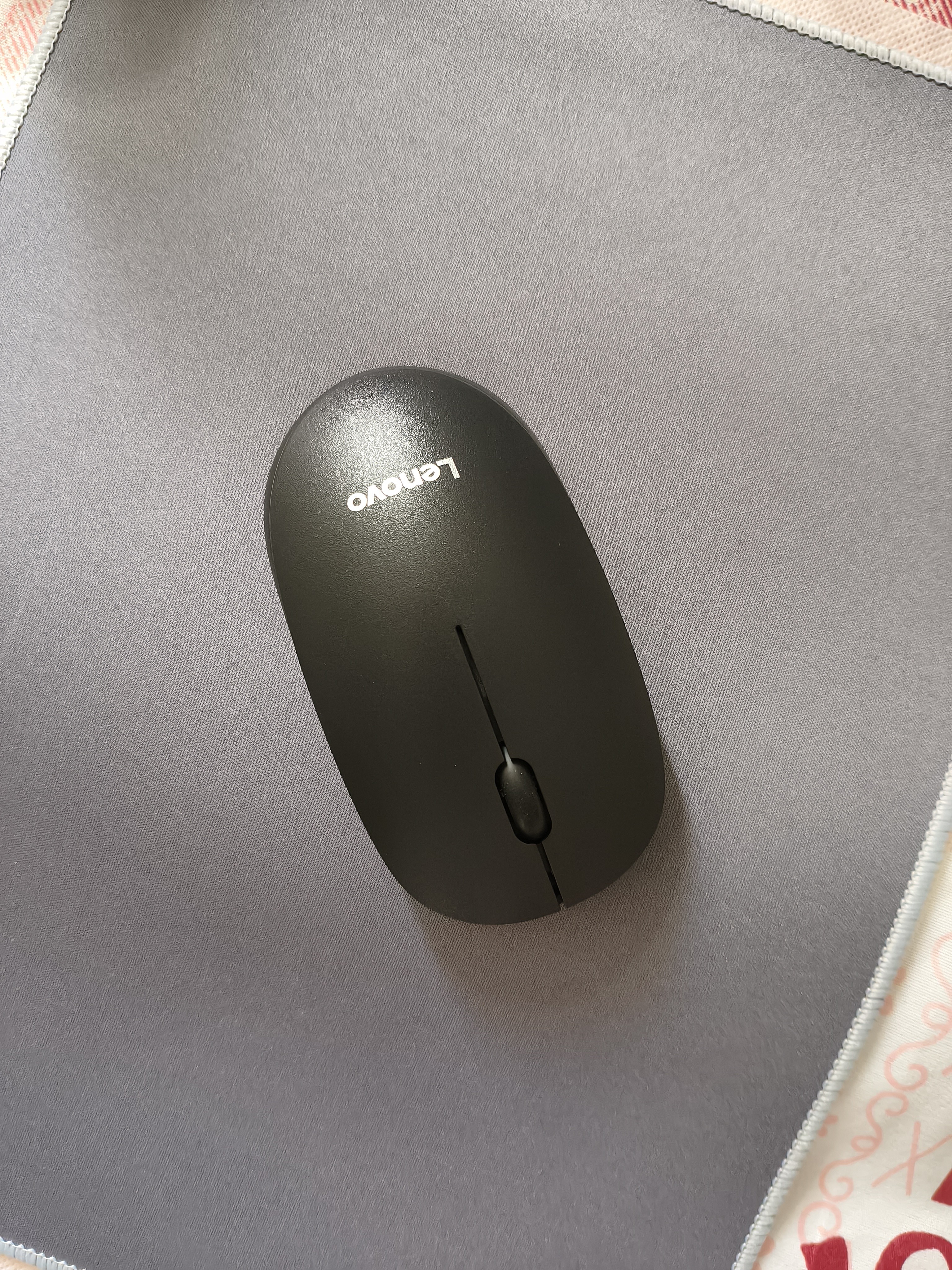 联想（Lenovo）无线鼠标 办公鼠标便携鼠标 笔记本鼠标 电脑鼠标 M26黑 带无线2.4G接收器 实拍图