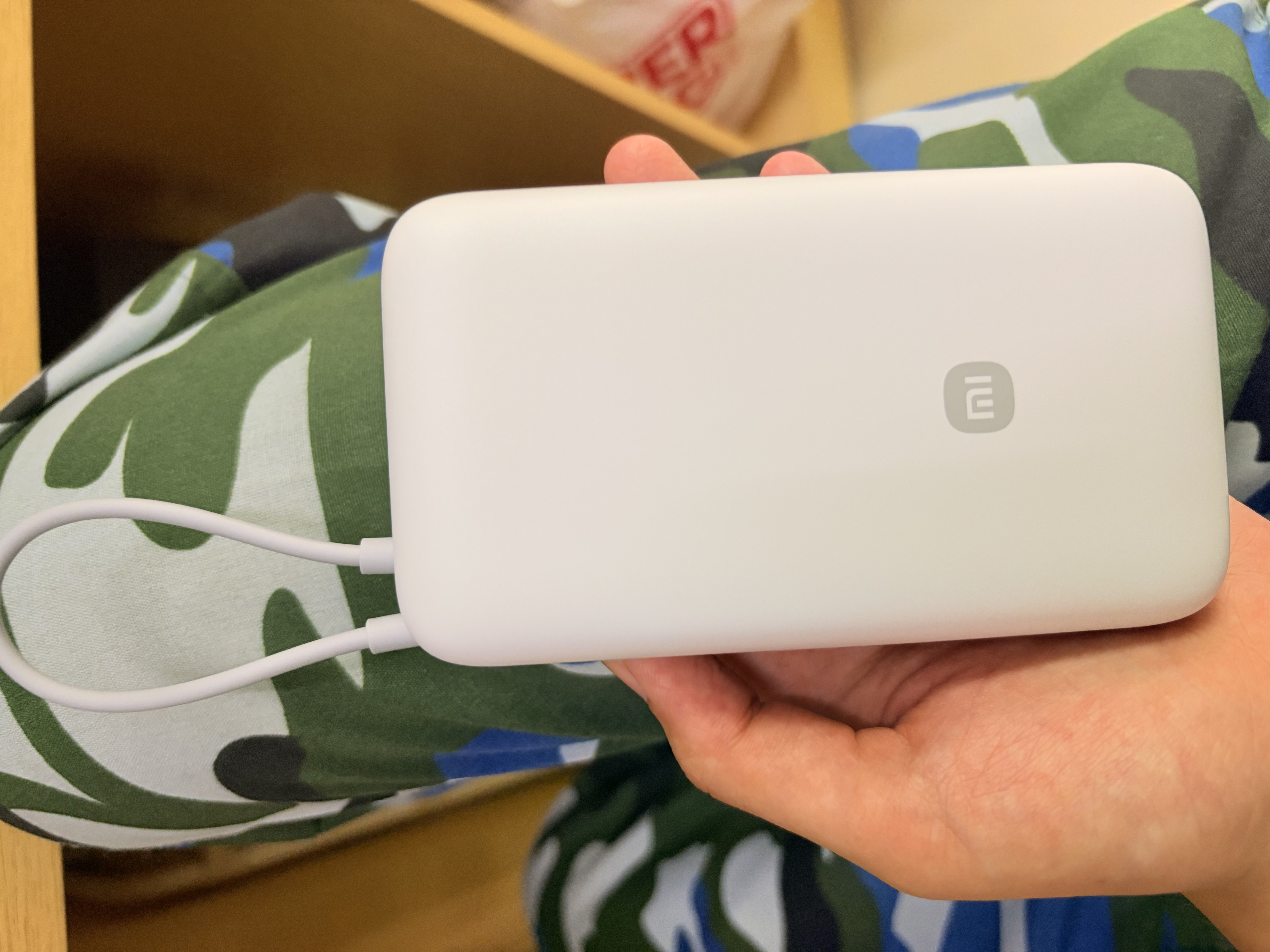 小米（MI）自带线充电宝20000 22.5W 移动电源 可上飞机USB-C 双向快充 22.5W大功率 随身便携 安全耐用 小米自带线充电宝20000 22.5W 浅灰色 实拍图