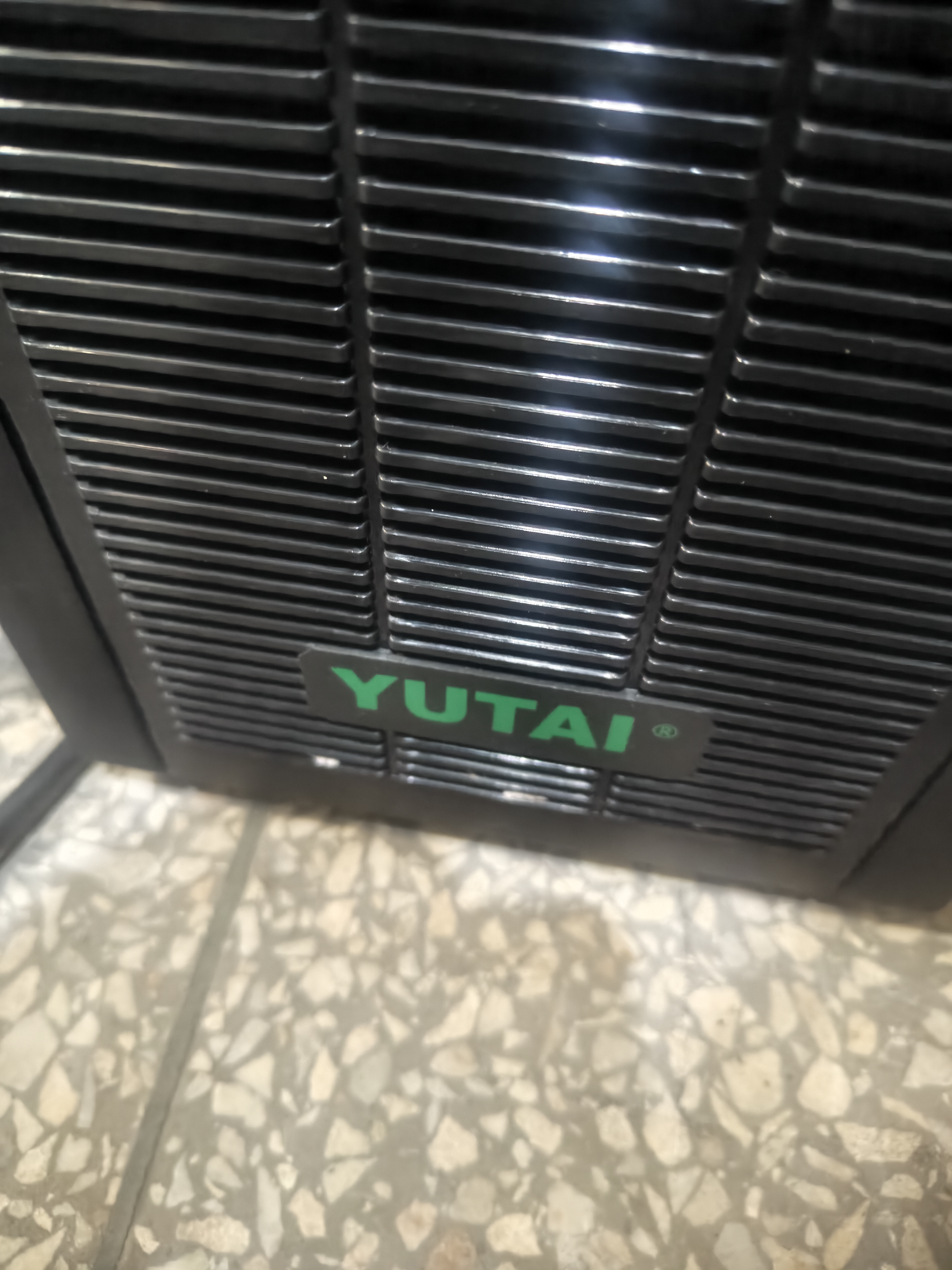 宇泰YT6103S 在线式ups不间断电源 3KVA/3000W 机房服务器稳压办公电脑断电应急备用ups电源 实拍图