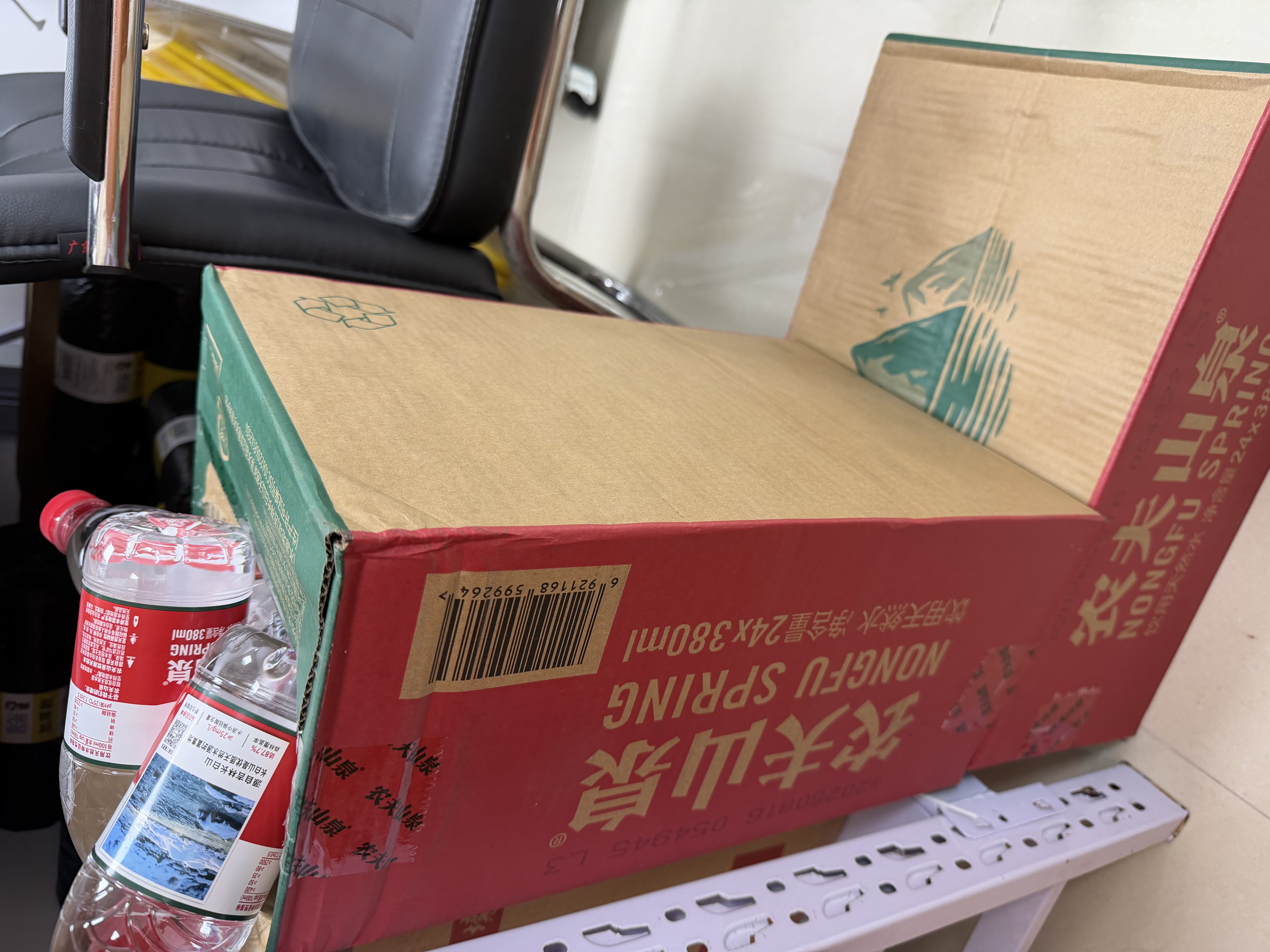 农夫山泉 饮用水饮用天然水380ml*24瓶 办公商务会议 塑膜纸箱随机发货 实拍图