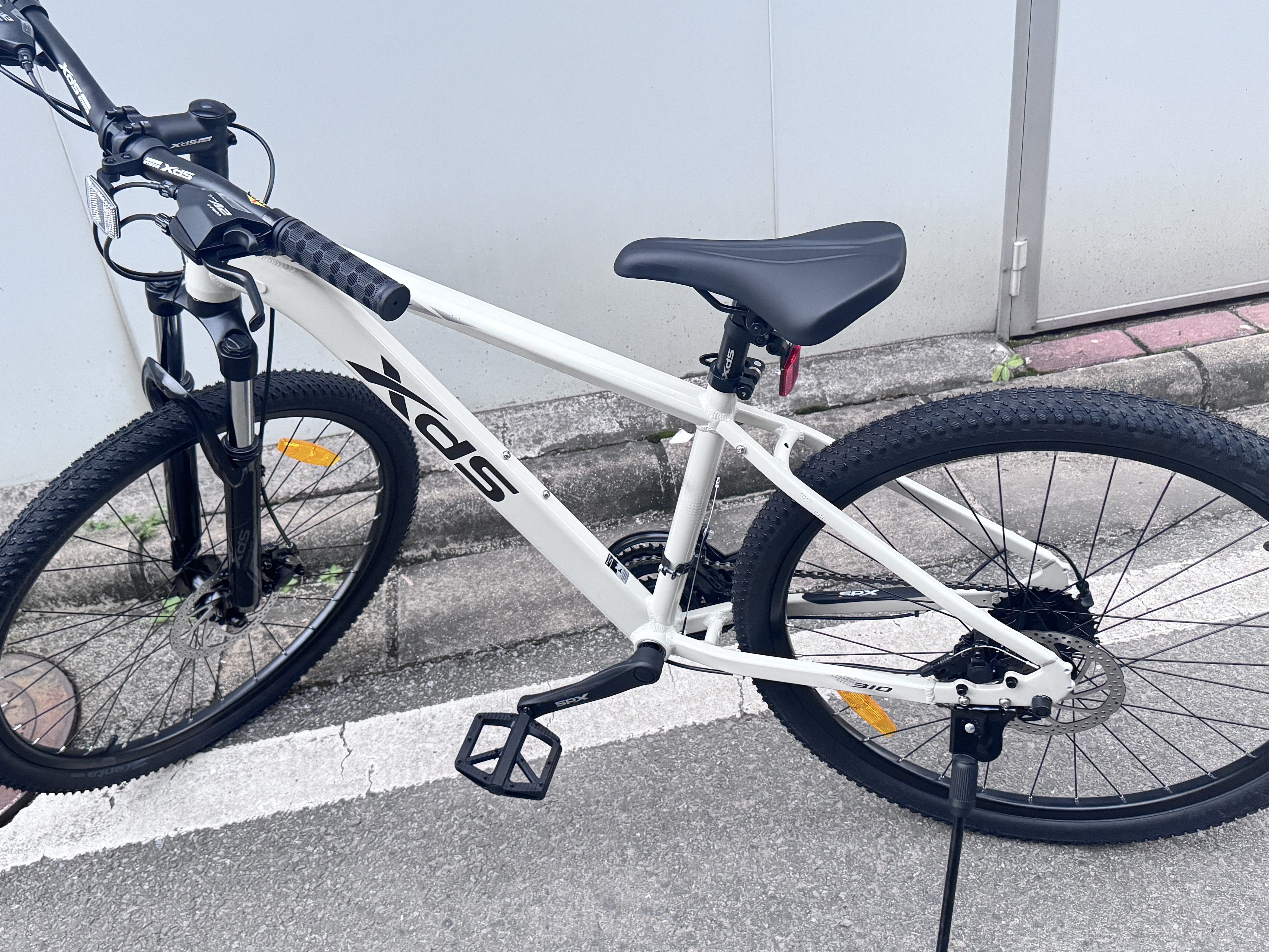 喜德盛（xds）山地自行车26款旭日310铝合金车架21速通勤成人单车  象牙白15.5 实拍图