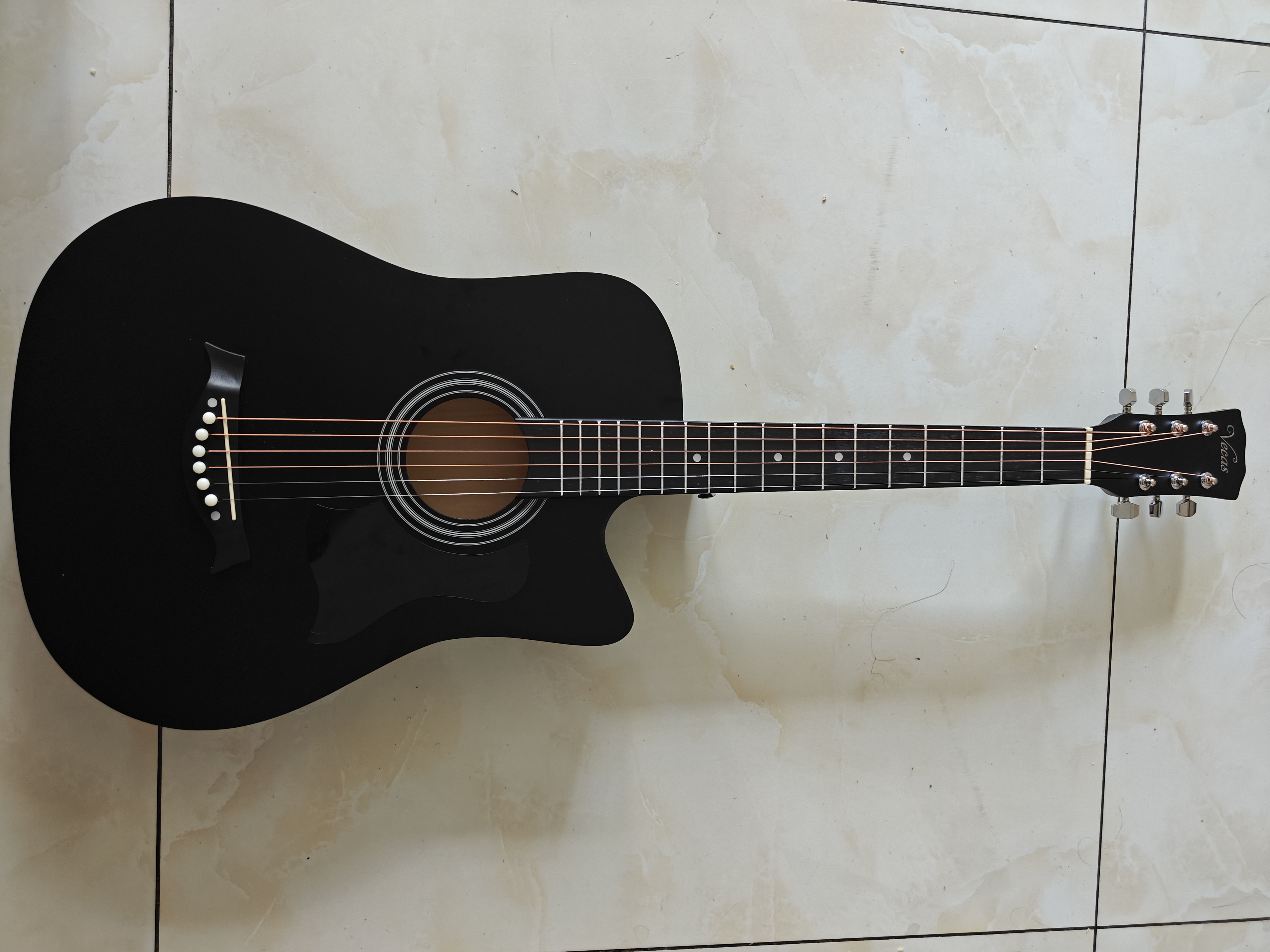 维卡斯（WEIKASI）民谣吉他初学者木吉他单板新手入门练习琴guitar吉它学生男女乐器 38英寸纯黑色+礼包【初学推荐】 实拍图