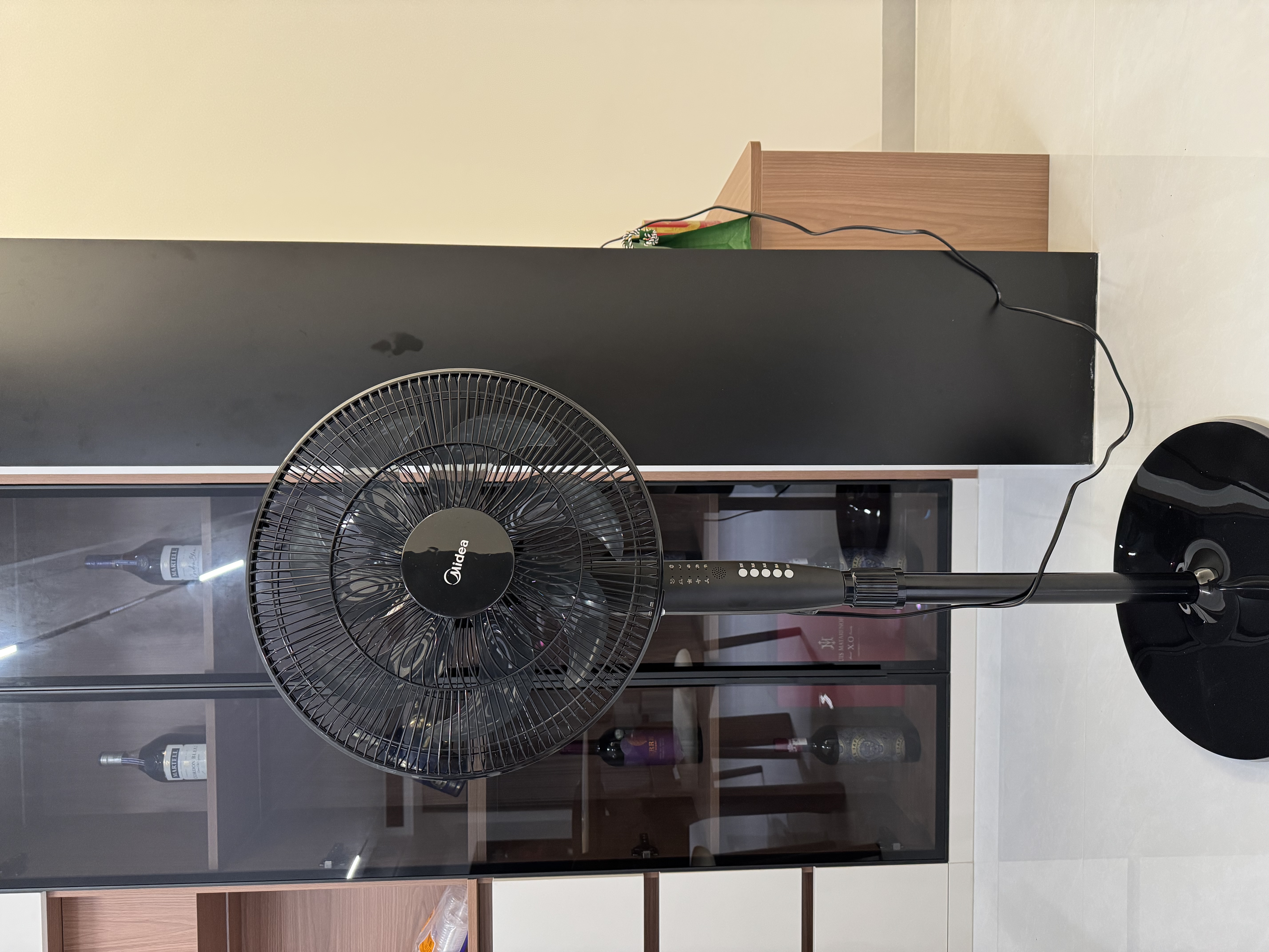 美的（Midea） 电风扇家用落地扇智能遥控七叶立式扇 卧室客厅轻音节能大风量电扇 【热销可调节高度】遥控定时黑色 实拍图