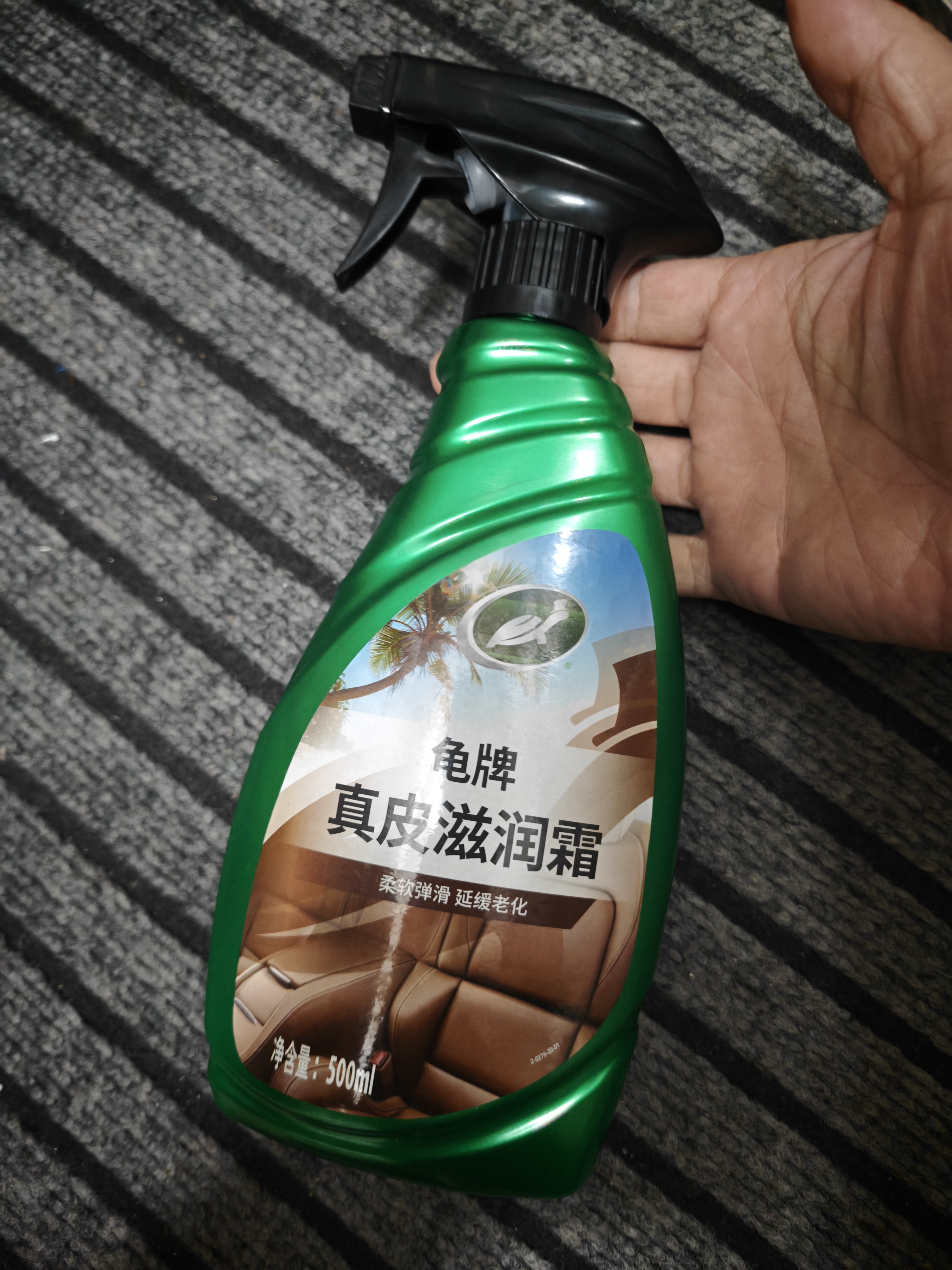 龟牌（Turtle Wax）硬壳盾真皮滋润霜汽车内饰清洁座椅皮革翻新保护剂500ml 300802 实拍图