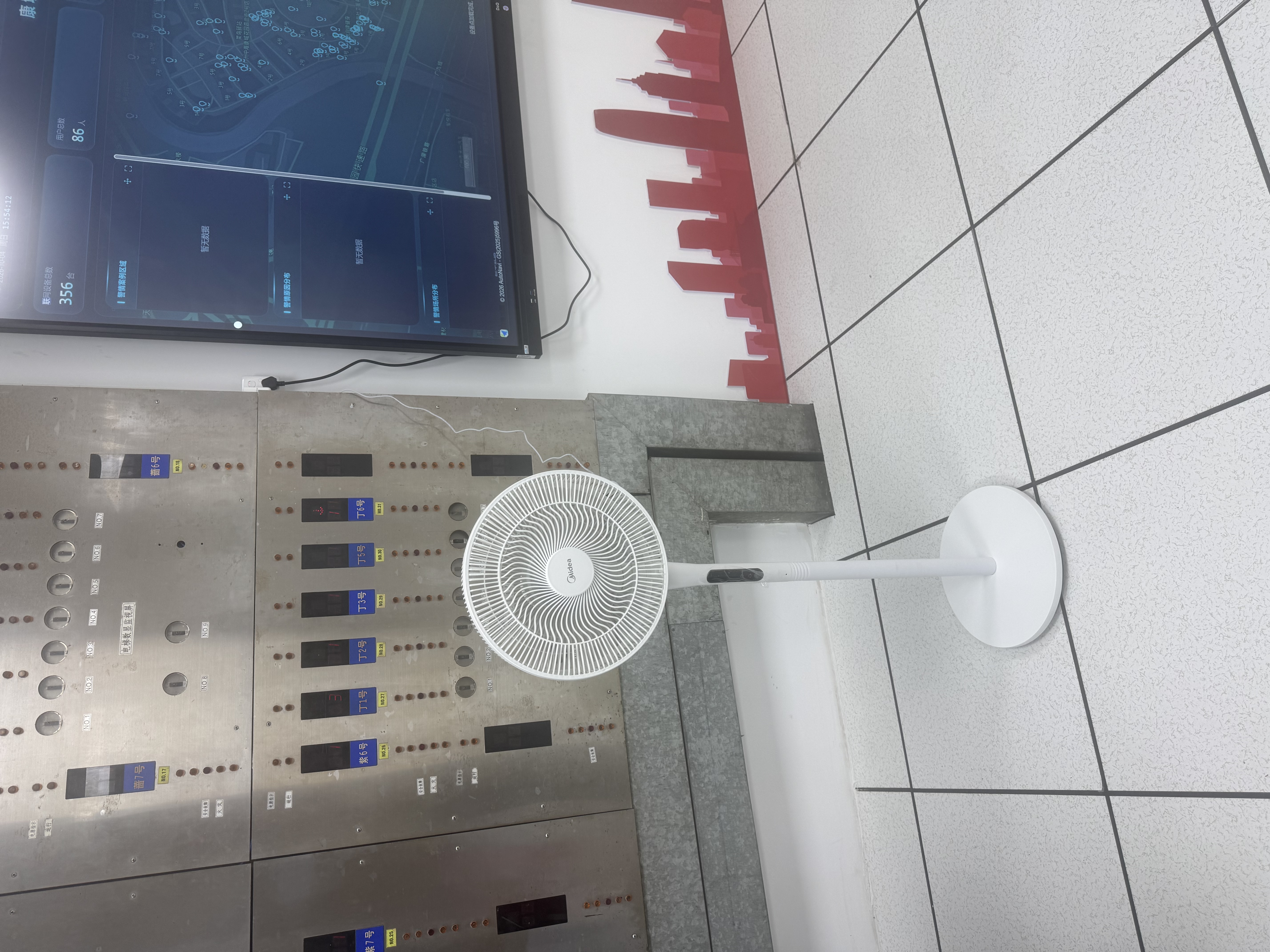 美的（Midea）【闪拆系列】一键闪电拆装直流变频家用语音电风扇一级能效静音落地扇大风力卧室立式电扇SDJ30BC 实拍图