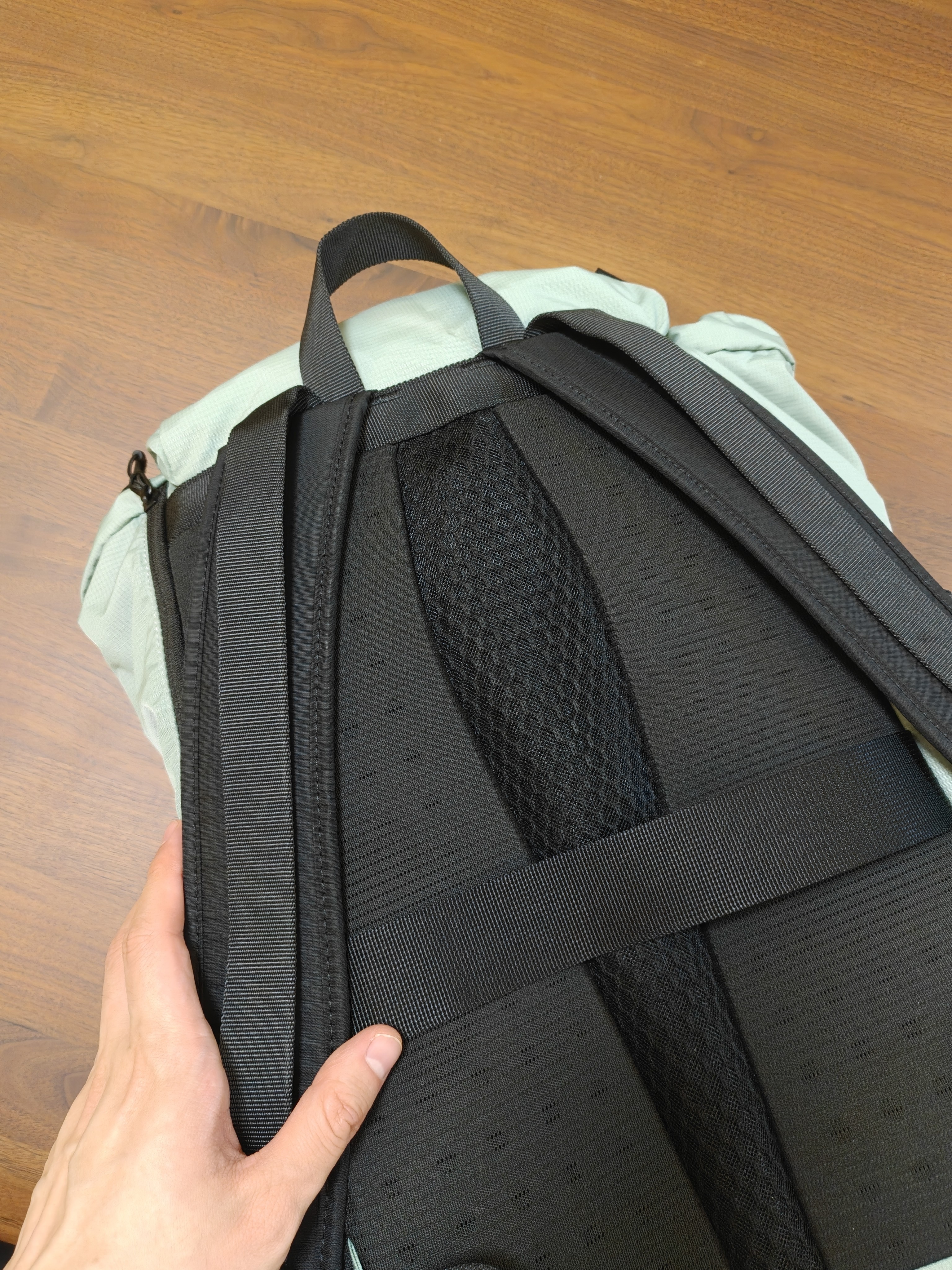 KOLON SPORT可隆轻户外双肩背包 徒步露营通勤防泼水耐磨18L ECHO 1984 实拍图