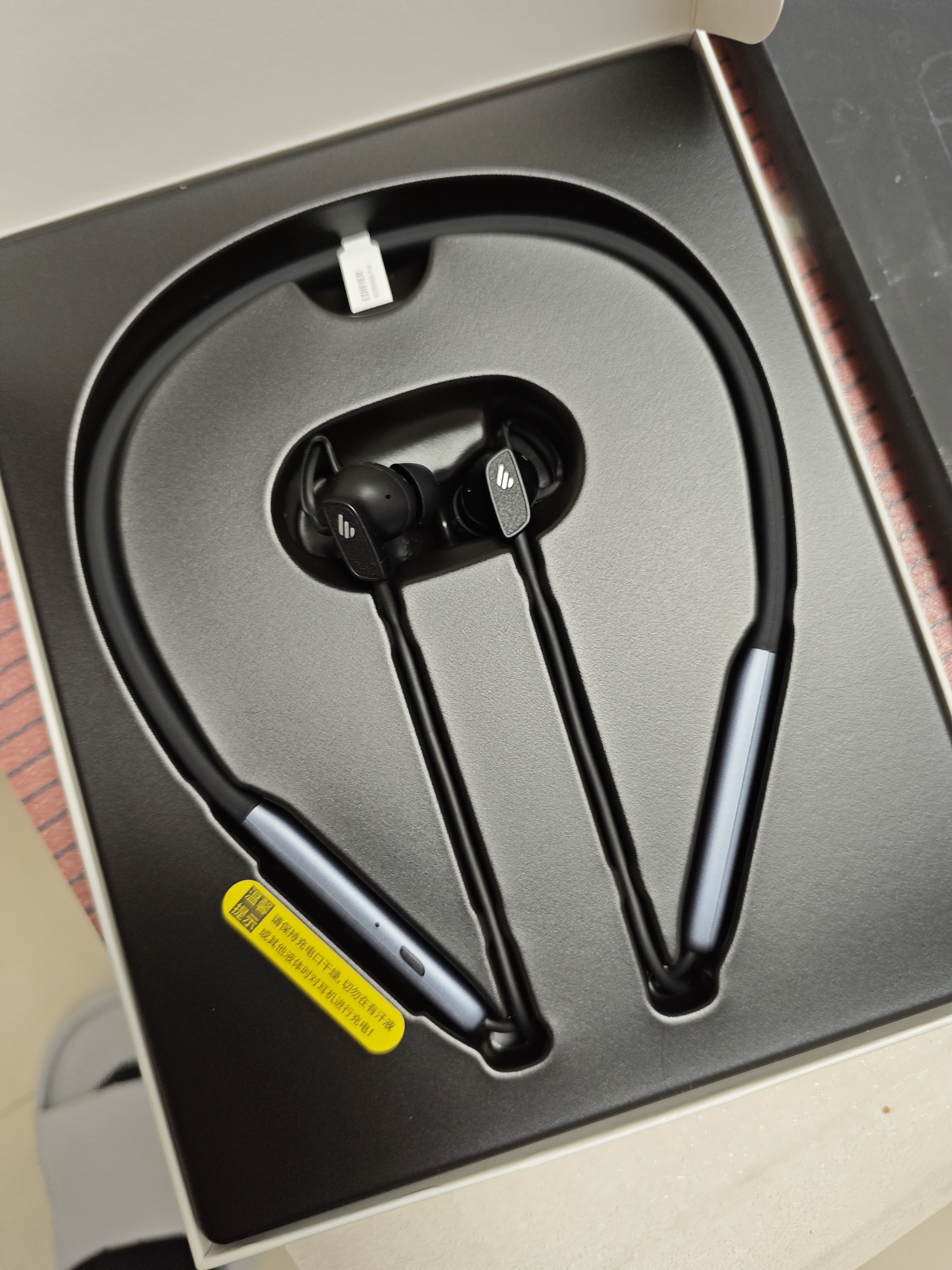 漫步者（EDIFIER）W280NB Pro 颈挂式主动降噪蓝牙耳机 磁吸设计 45dB降噪 适用苹果华为小米OPPO手机 典雅黑 实拍图