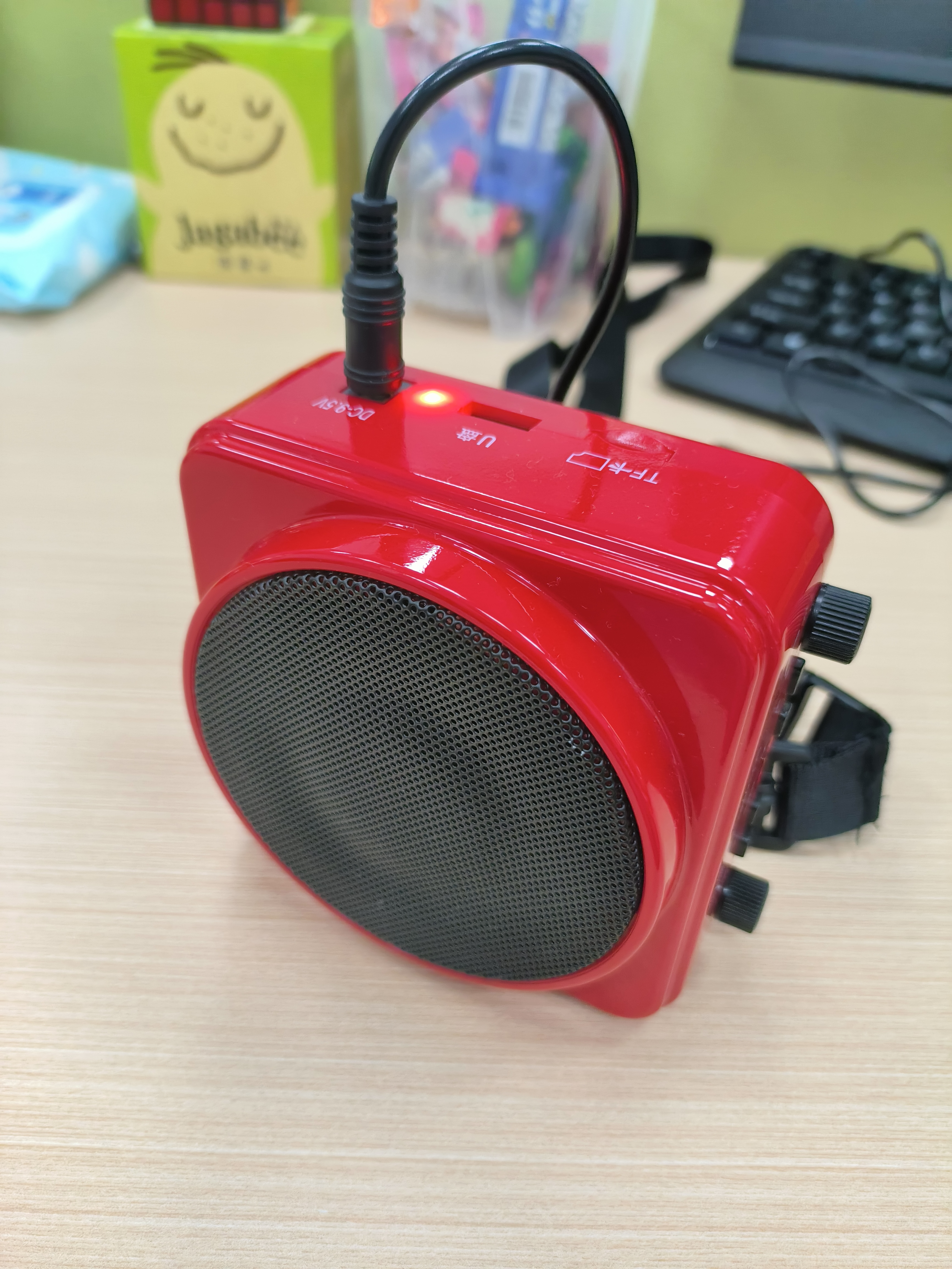 爱课（AKER）无线麦蓝牙扩音器便携腰挂小蜜蜂喊话器22w功率音响音箱 MR2500W无线有线两用款（只配无线麦） MR2500W无线款红色(只配无线麦) 实拍图