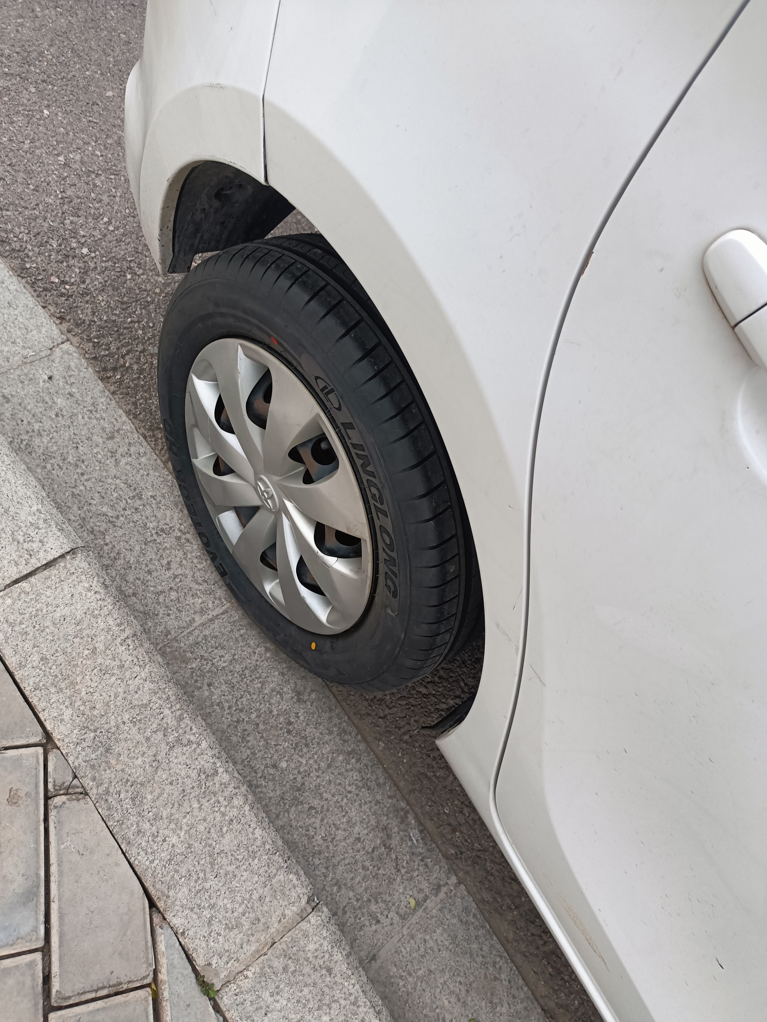 玲珑轮胎汽车轮胎175/65R14 82H 玲珑臻选 HD 适配赛欧/马自达2 实拍图