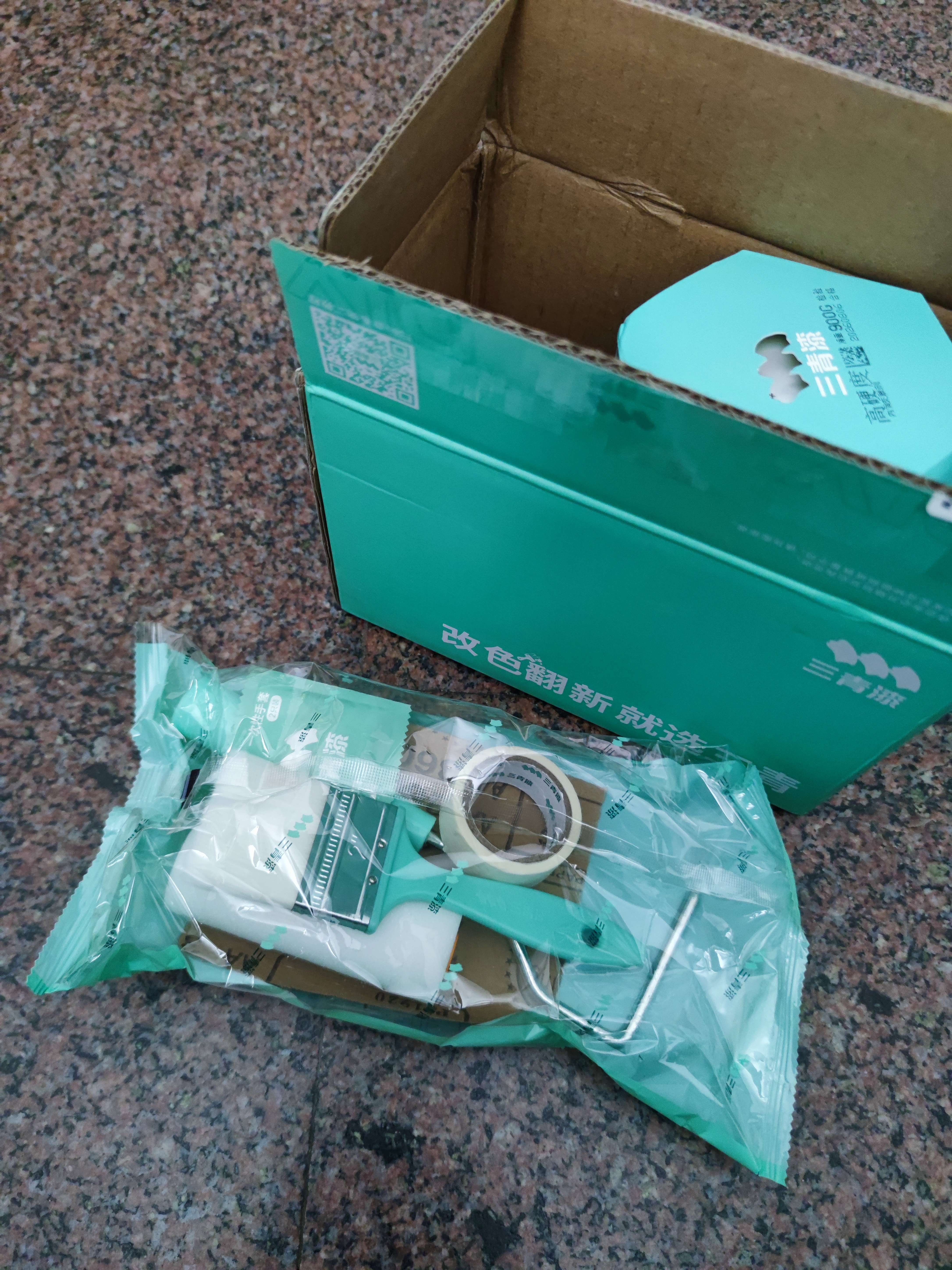 三青水性木地板漆 高硬度木器漆清漆耐磨耐高温家具翻新油漆涂料900G 实拍图