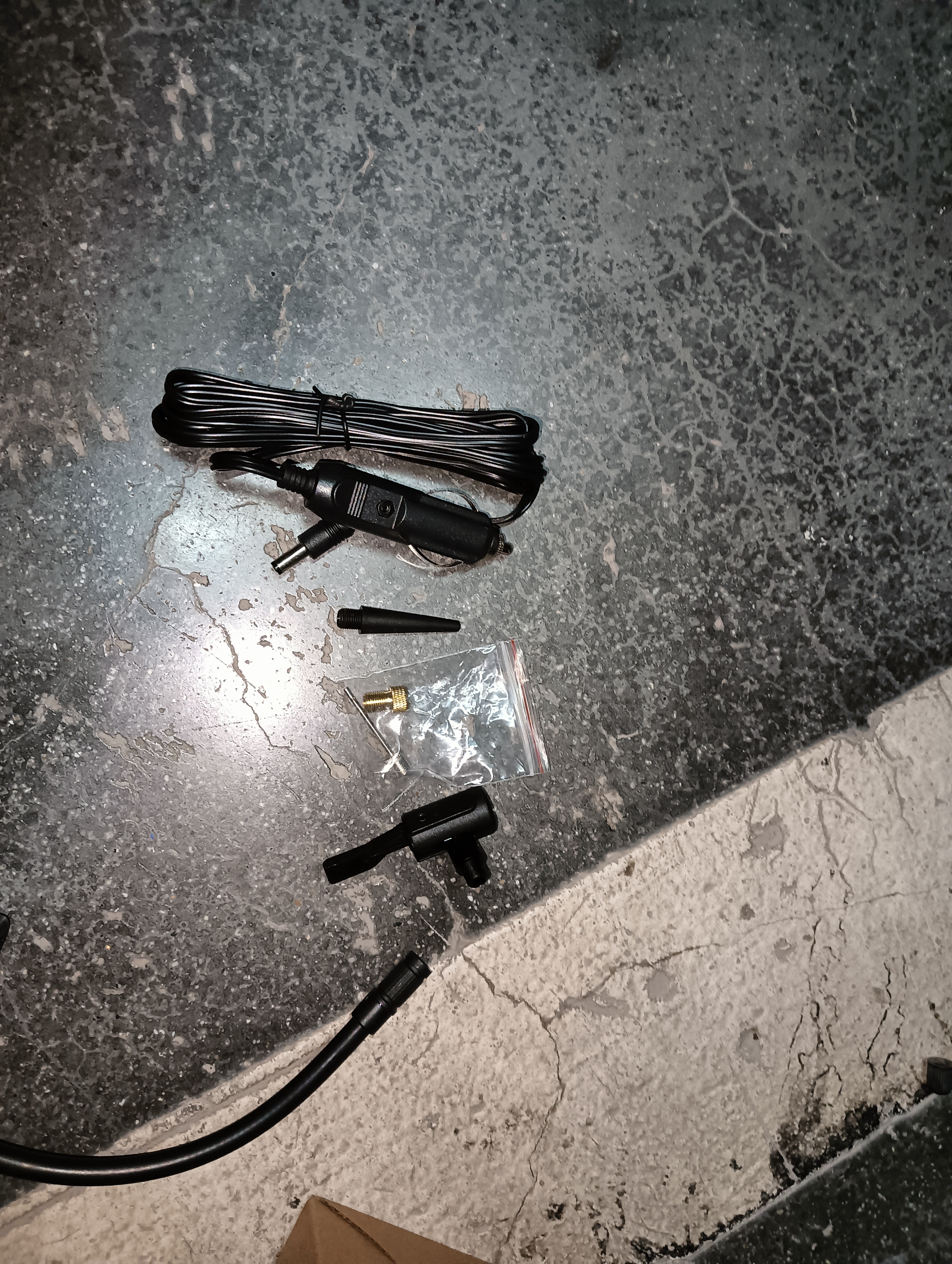未来系无线充气泵彩屏车载打气泵电动充气宝汽车公路车轮胎测压高压FQ05 实拍图