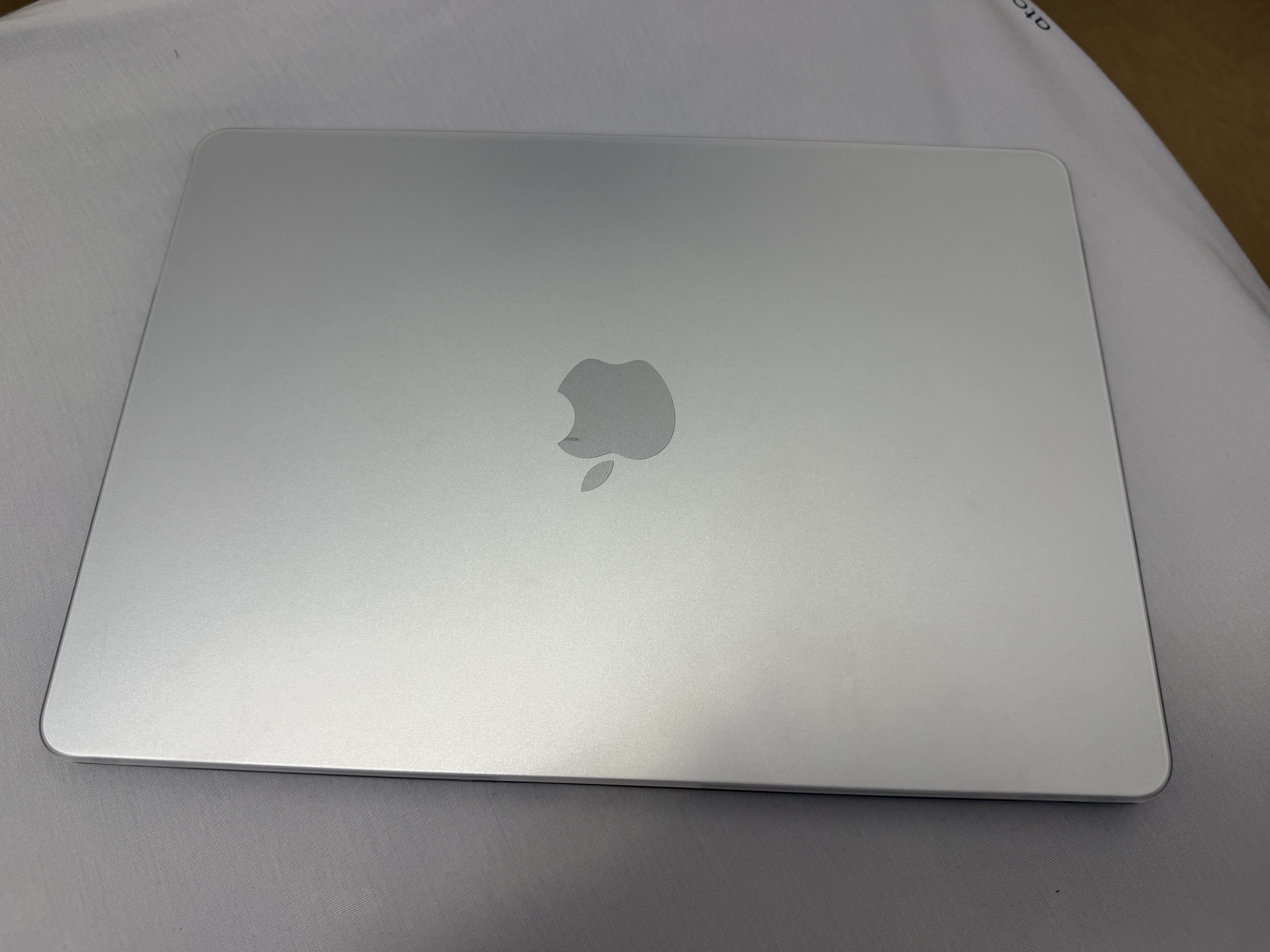 VOKAMO【2026新款M5适用】苹果电脑笔记本MacBook Air13英寸保护壳M4/3/2带支架磨砂外套 半透明 实拍图