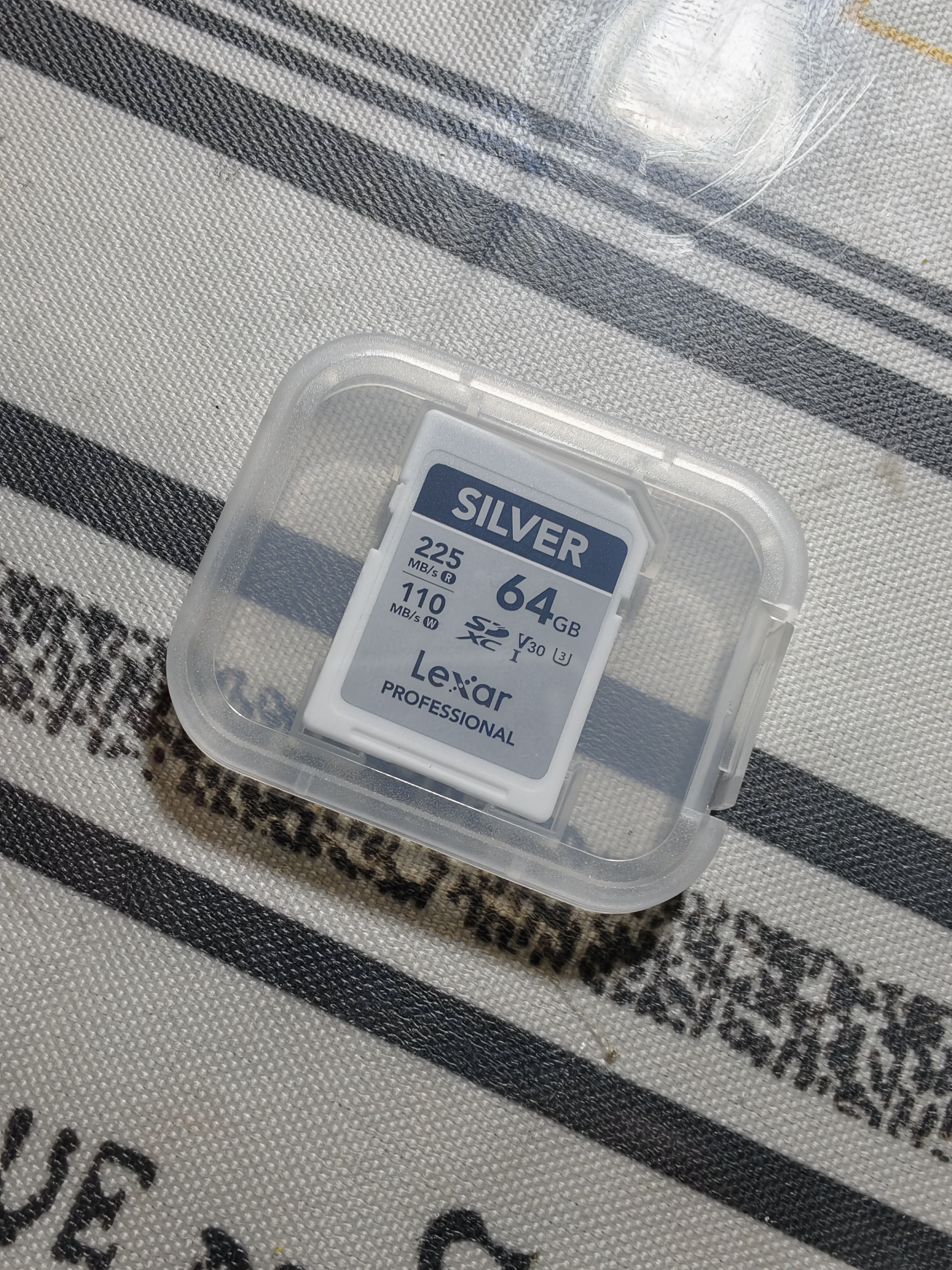 雷克沙（Lexar）64GB SD存储卡 U3 V30 佳能索尼富士尼康相机高速SD卡 读225MB/s 写110MB/s 4K超清录制 SD银卡 实拍图