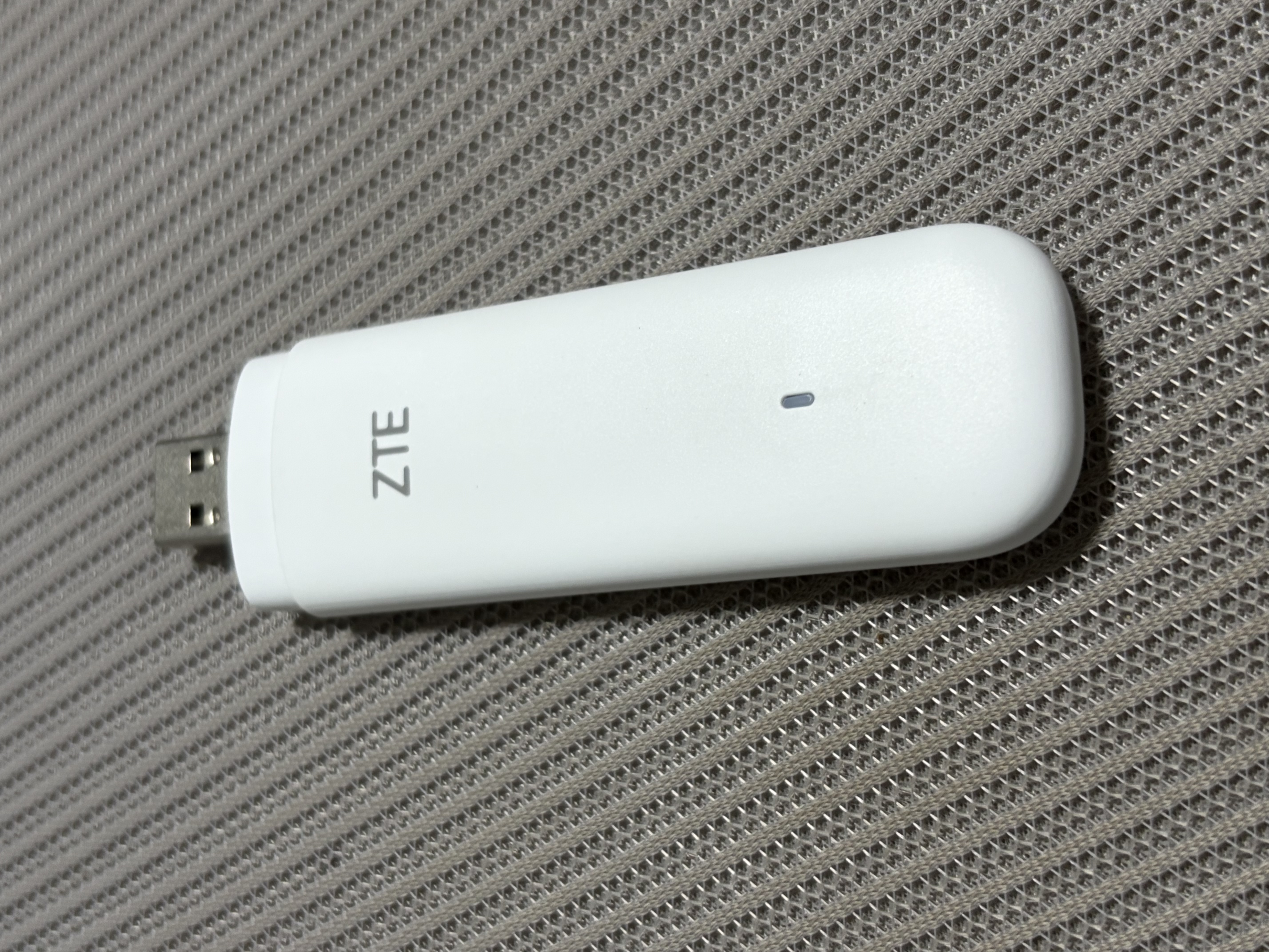 中兴（ZTE）F32随身wifi6免插卡无线上网卡支持5G/4G设备全网通路由器无限随行wi-fi车载宿舍户外流量卡托2026 实拍图