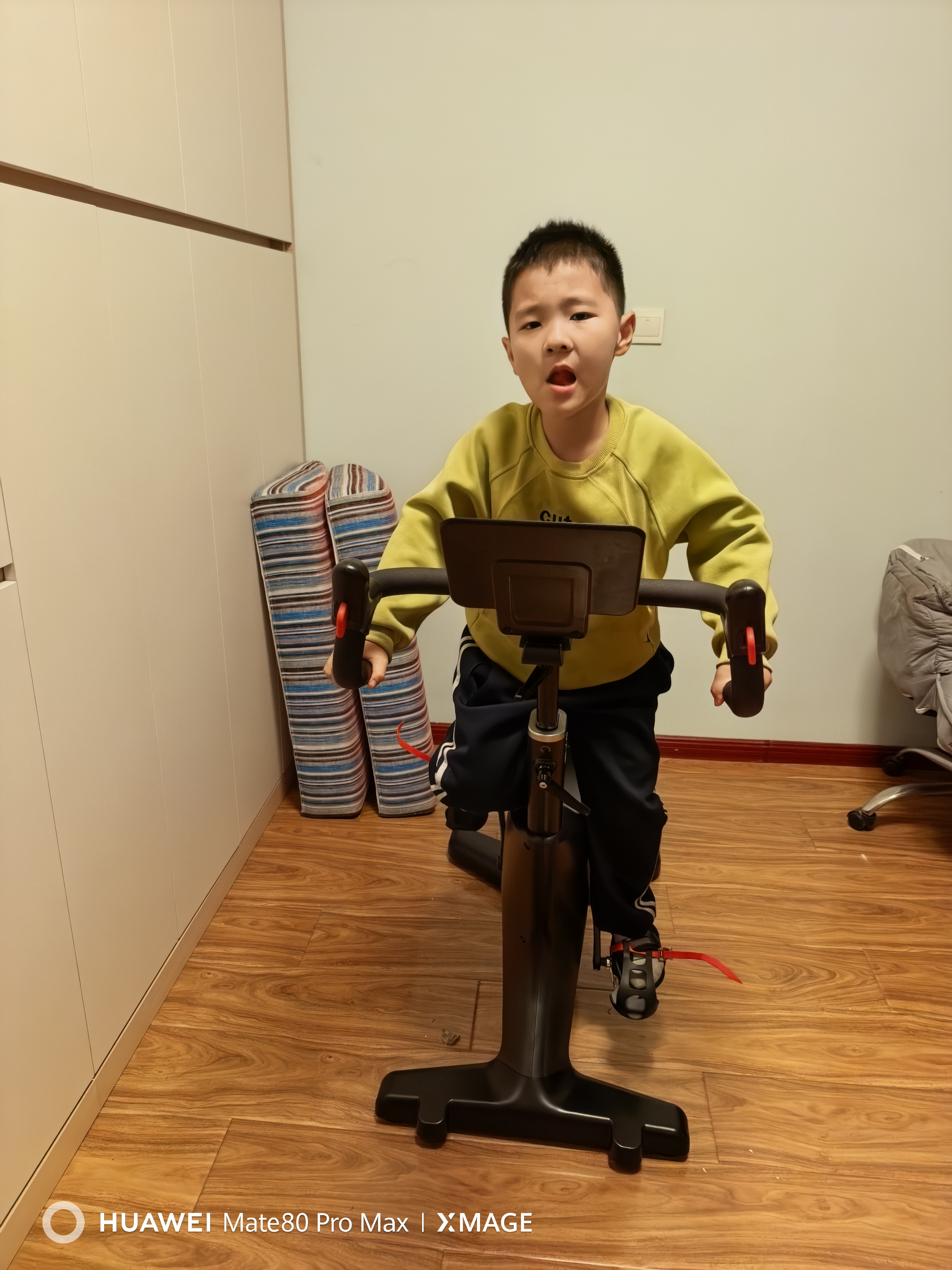易跑家用动感单车幻影F5 实心大飞轮智能调阻大体重减肥燃脂健身车 进阶旗舰款Turbo/13kg实心后置飞轮 实拍图