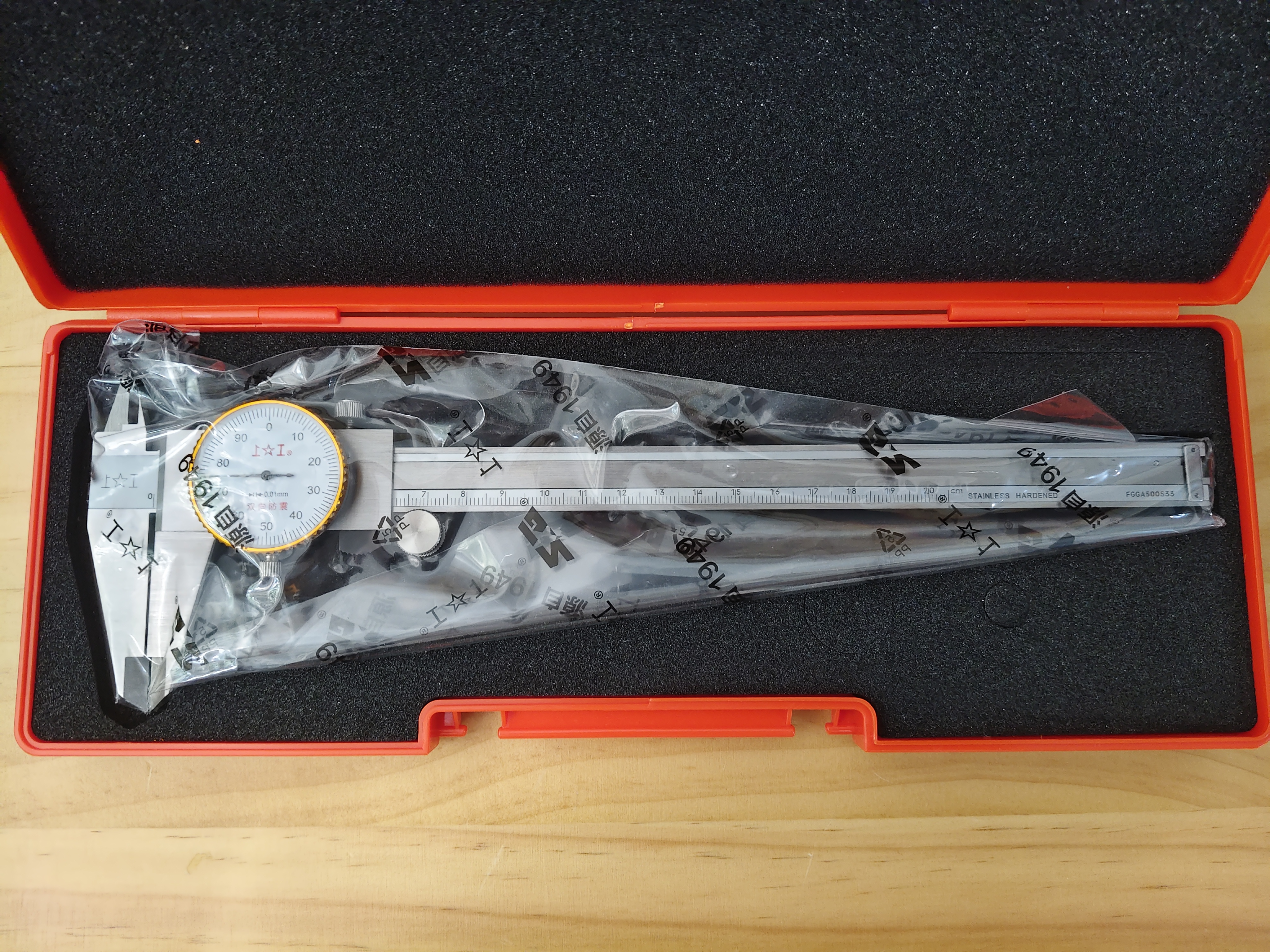 上工 不锈钢带表卡尺0-200mm 分度值0.01mm 游标卡尺 高精度表盘式卡尺 实拍图