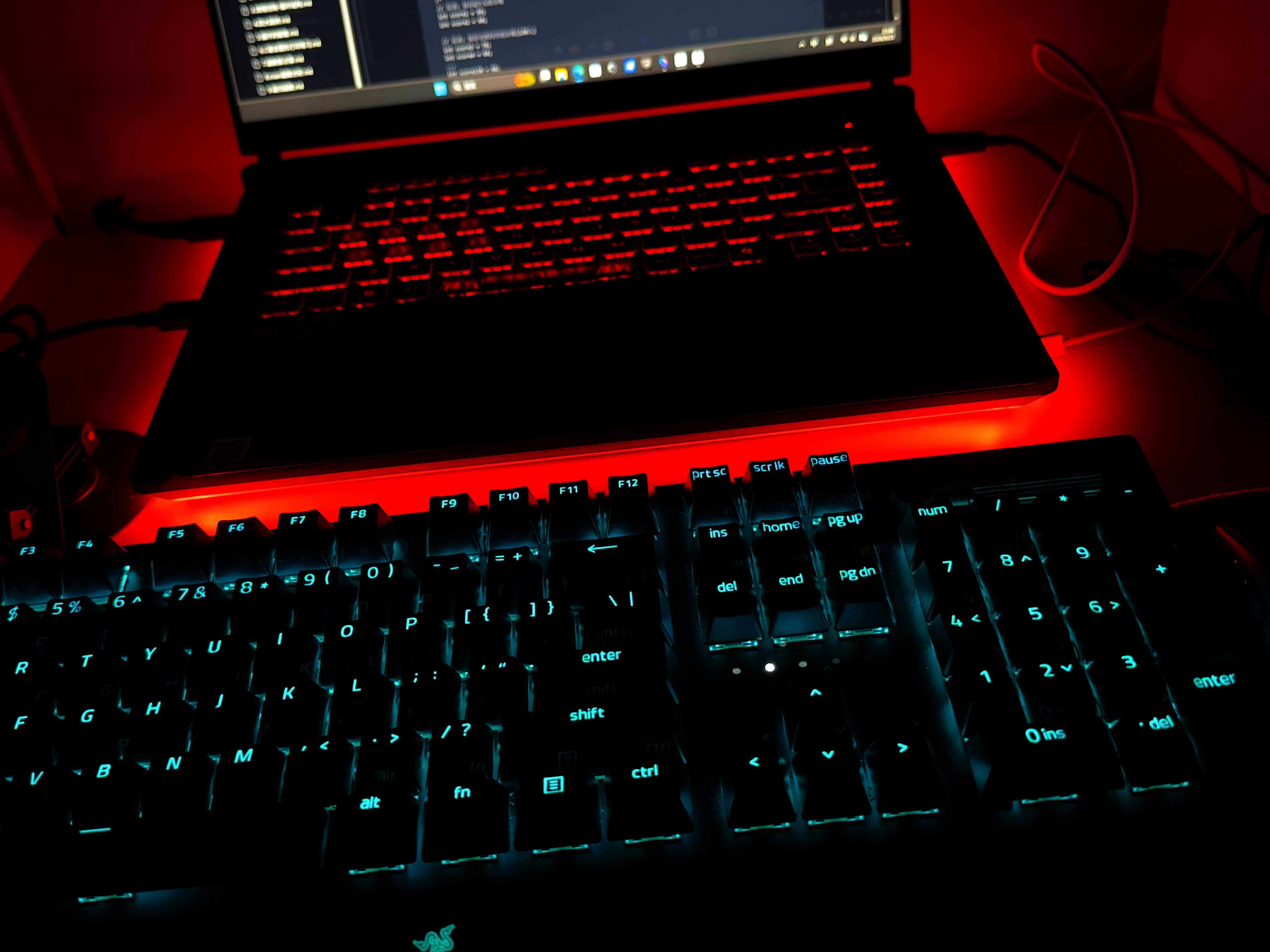 雷蛇（Razer）黑寡妇蜘蛛V3 机械键盘 游戏电竞电脑 全新透明机械轴 RGB灯效带腕托 104键 绿轴 实拍图