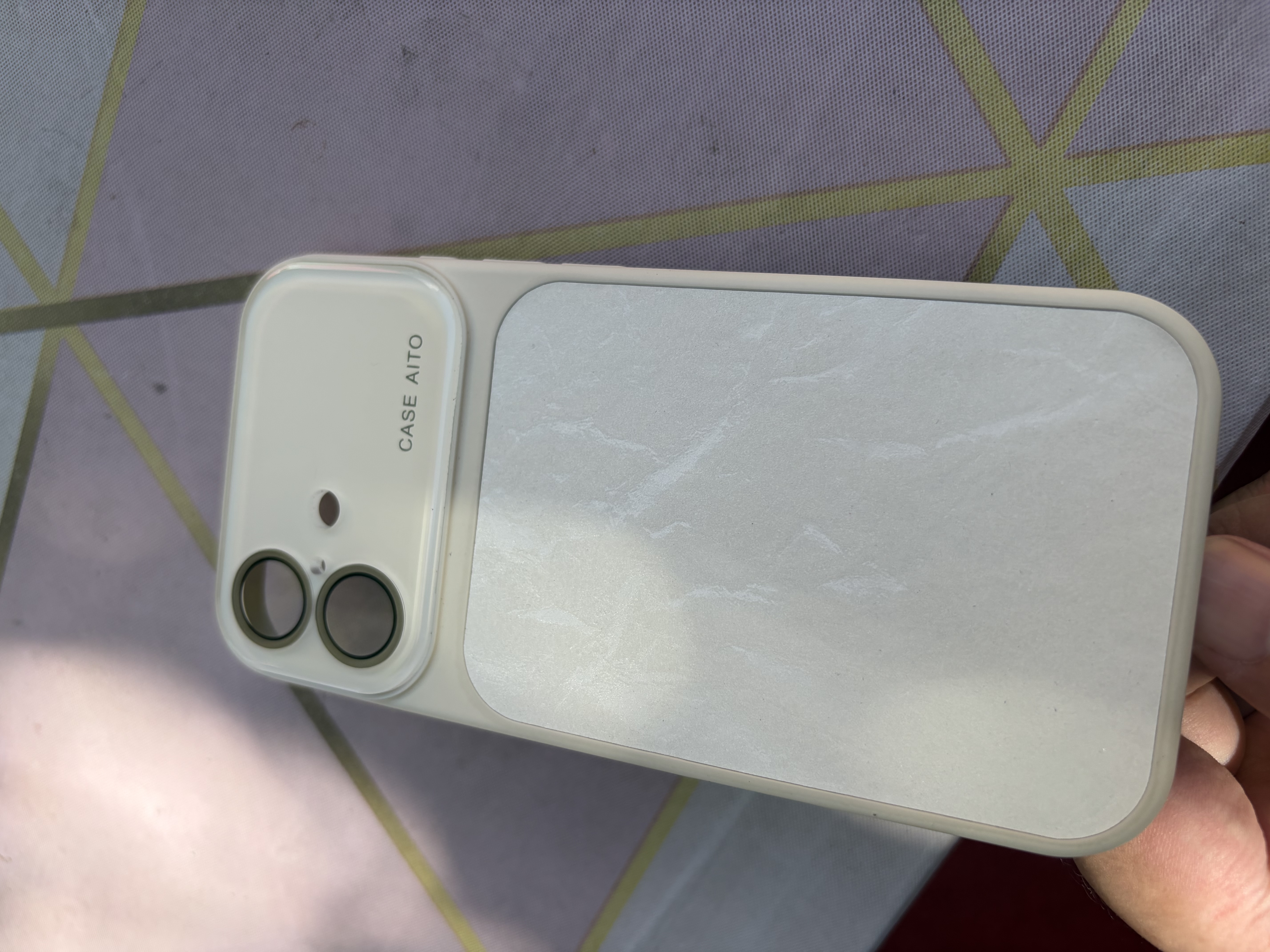 玛尔扎 雪山纹绒布素皮适用iphone18手机壳17promax苹果16pro秒变大视窗15新款古董白14全包镜头膜 秒变大视窗【古董白】雪山纹内置磁吸*自带镜头膜 iPhone 17 实拍图