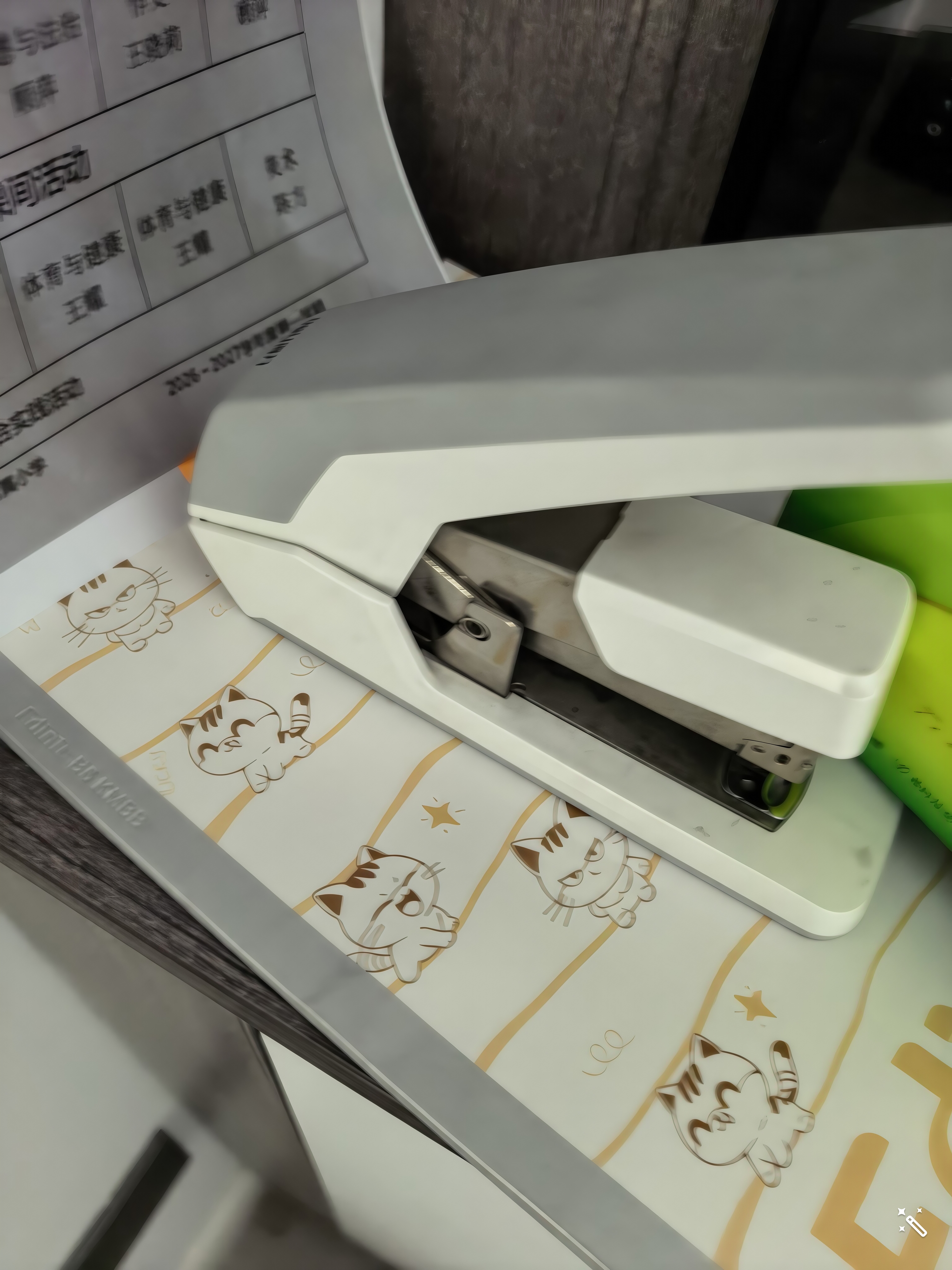 得力（deli）省力订书机/订书器大号厚层60页加厚重型订书机 办公用品适配23/6~23/10订书钉 白色0465 实拍图