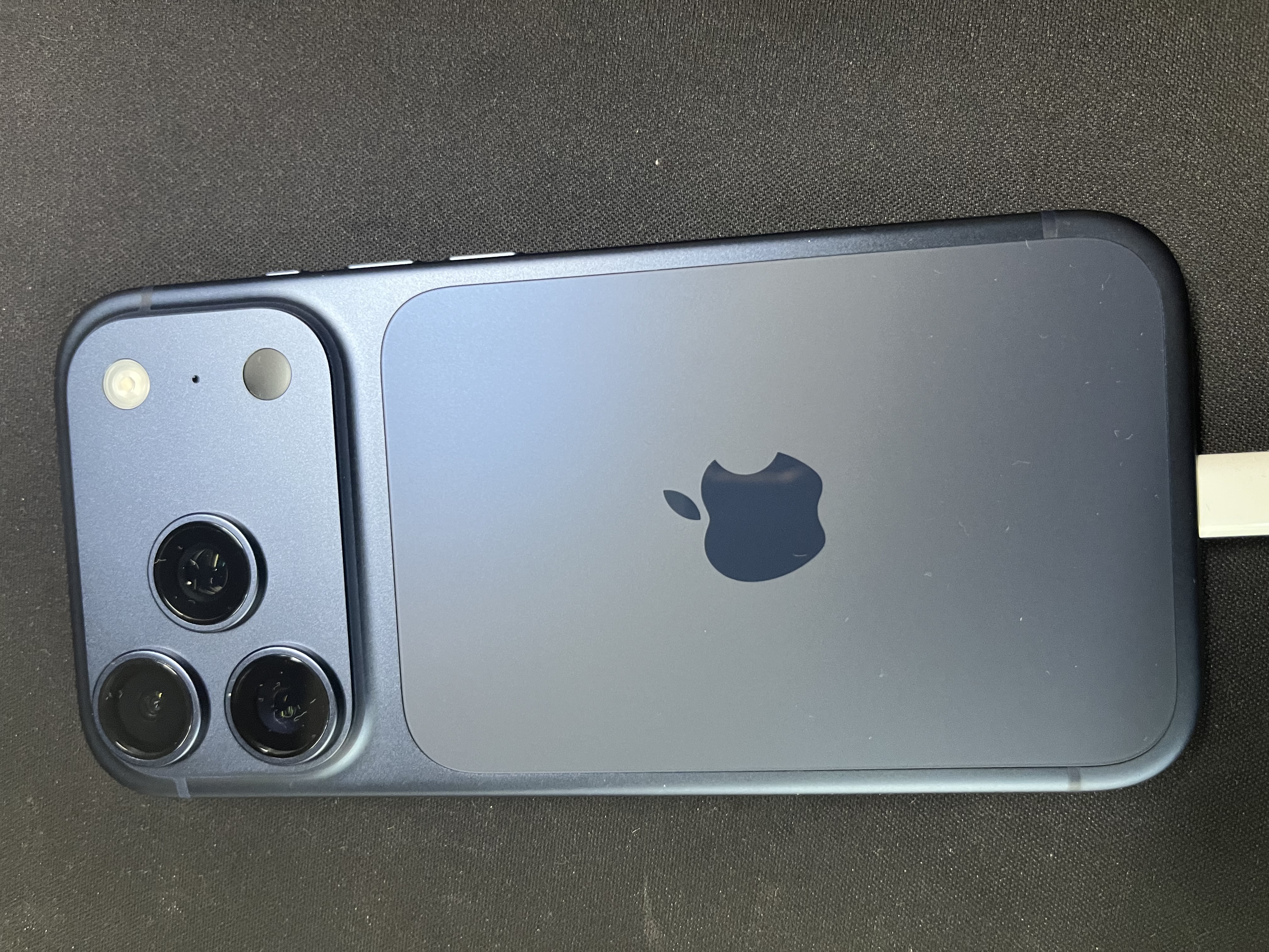 Apple/苹果/iPhone 17 Pro 256GB 深蓝色 支持移动联通电信5G 双卡双待手机送家人送朋友 实拍图