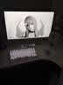 微星（MSI）白刃X32 MAG 274QRFW X32 27英寸2K320Hz HDR400 0.5msGTG 2K240Hz 快速IPS 白色游戏电竞显示器 实拍图