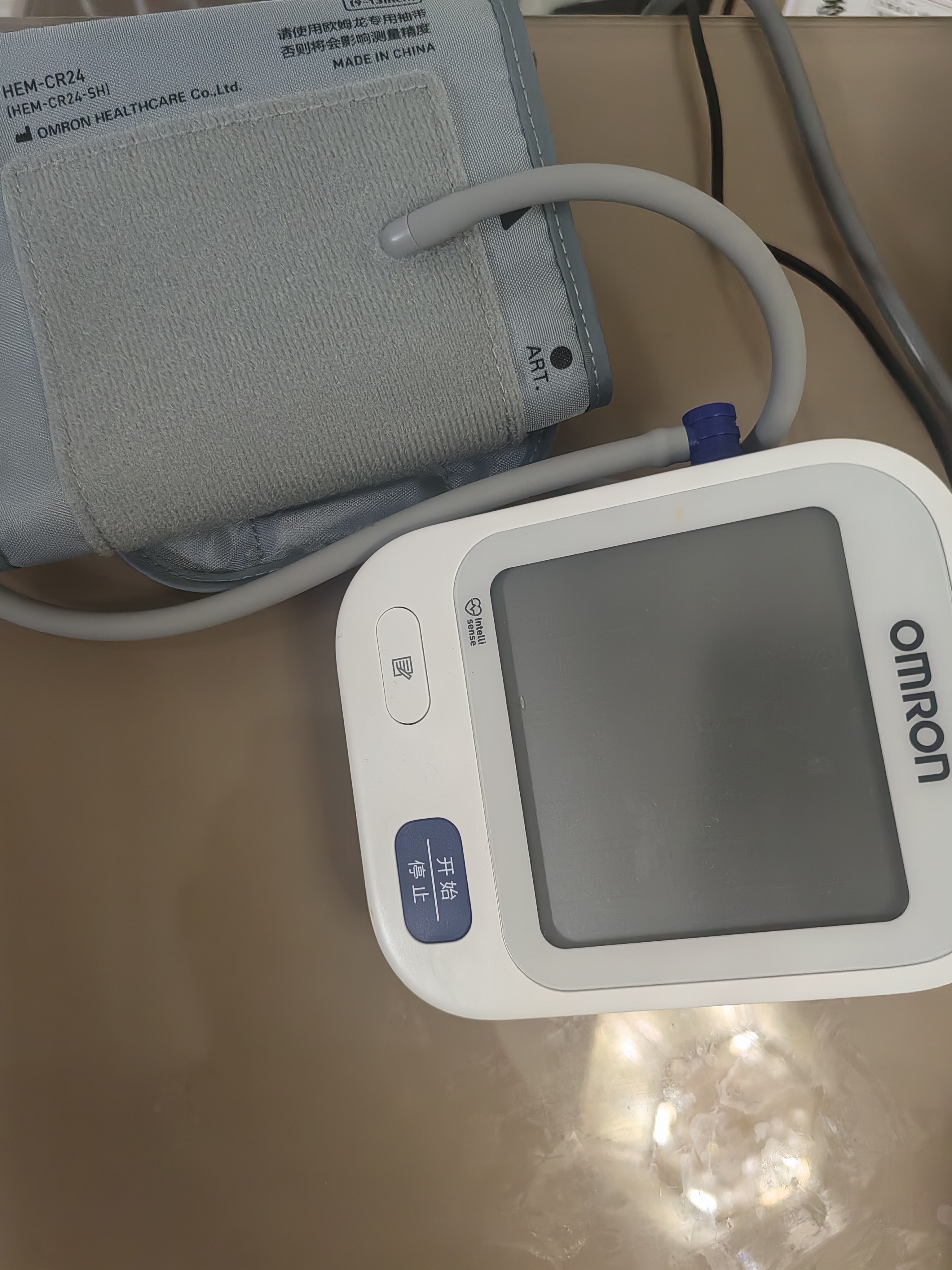 欧姆龙（OMRON）上臂式电子血压计血压仪测量仪家用医用高精准U724J 实拍图