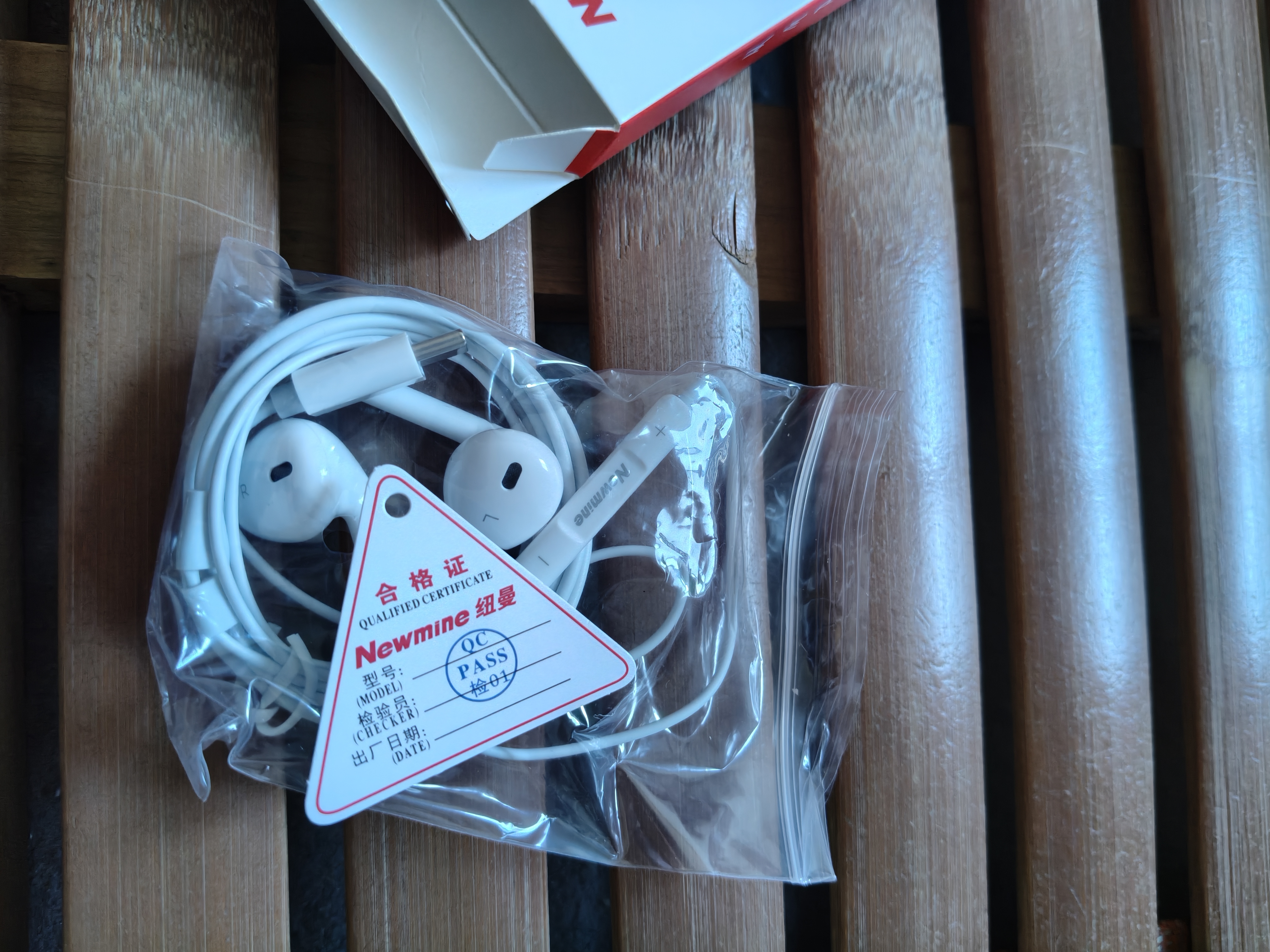 纽曼（Newmine）【金榜】NM-LK06 type-c耳机线控有线音乐手机数字耳机type-c版半入耳式音量调节增强版 白色 实拍图