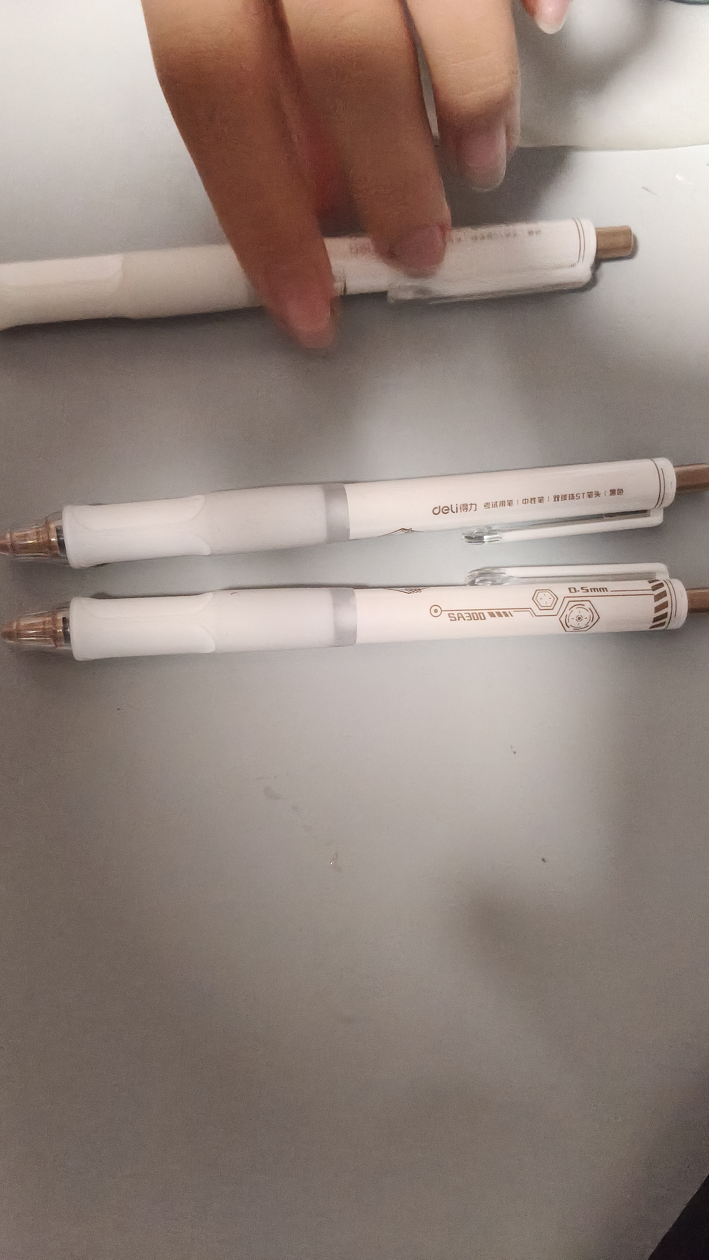 得力（deli）六边形战神按动中性笔 0.5mm双球珠ST头学生考试刷题笔 黑色3支/盒 SA300 实拍图