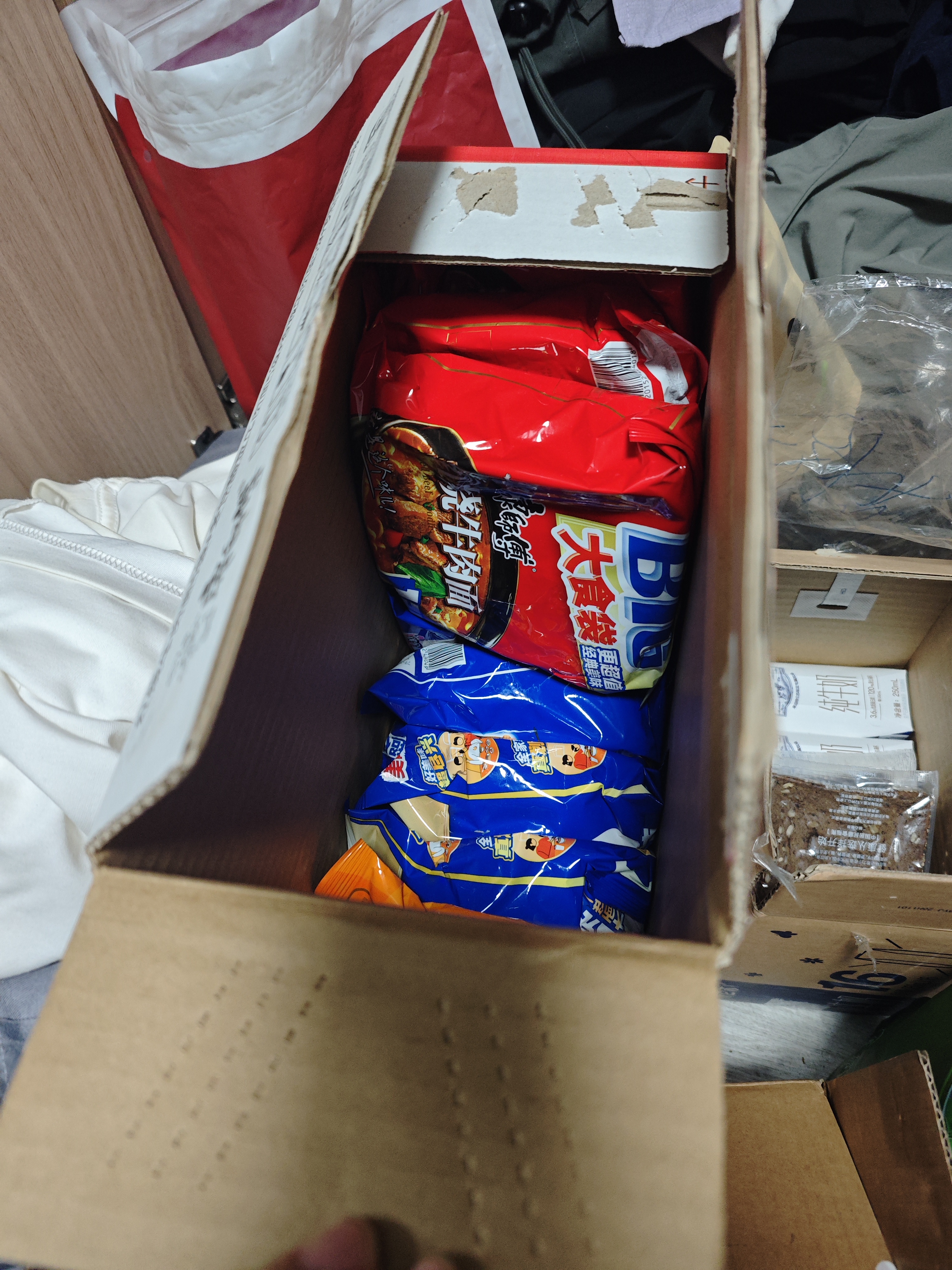 康师傅方便面 大食袋红烧+香辣+酸菜+鲜虾139g*20袋 泡面整箱速食 实拍图