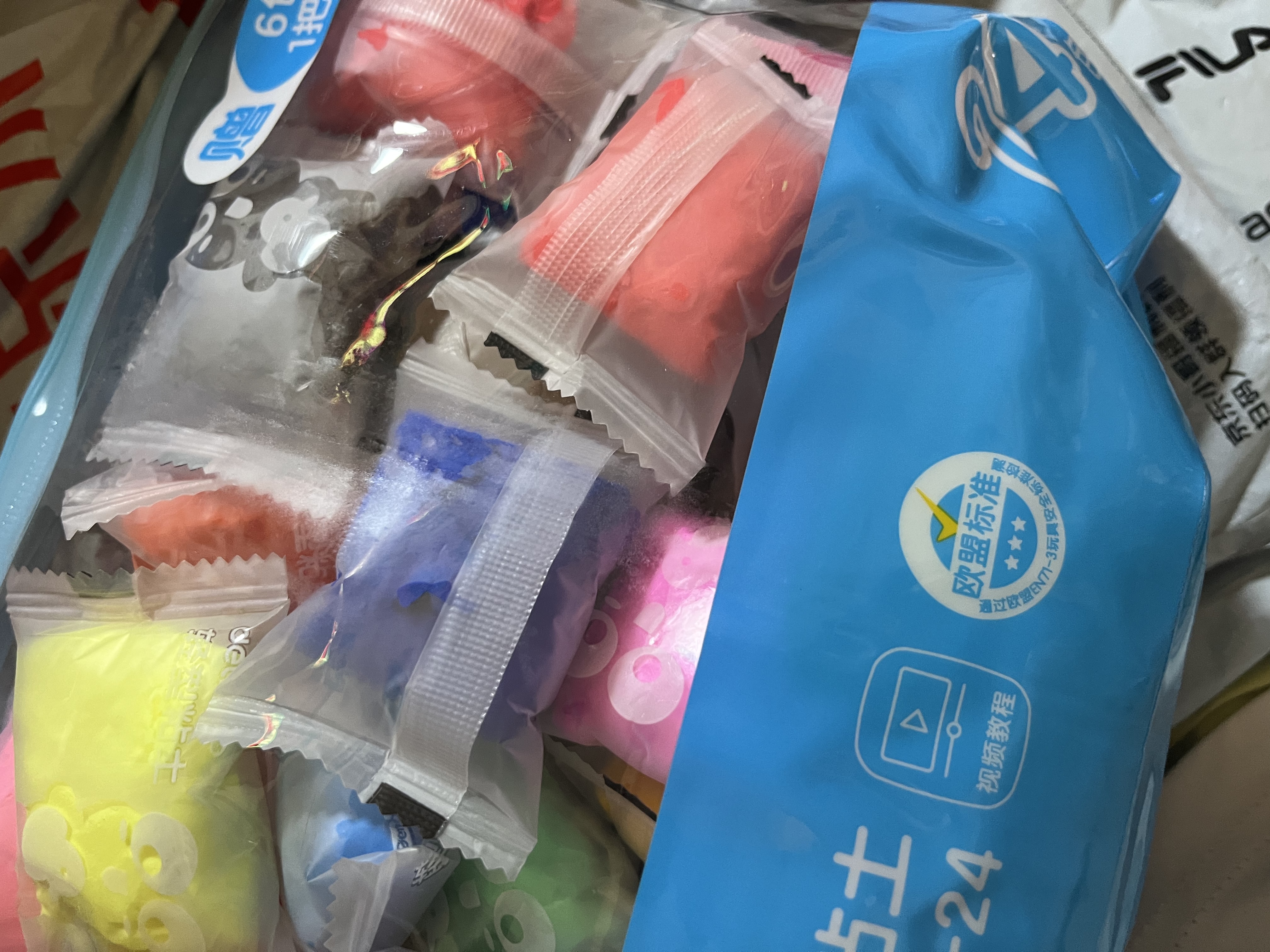 得力24色拉链袋装粘土彩泥橡皮泥 开学玩具生日礼物YC226-24 实拍图