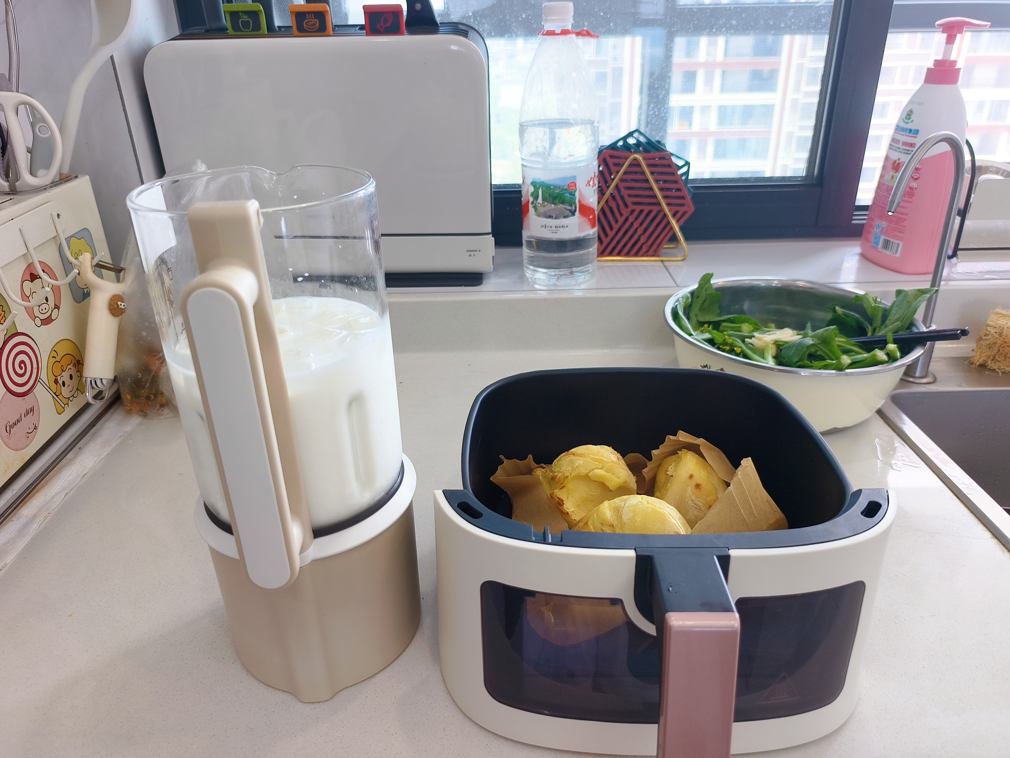 伊利高品质全脂鲜牛奶1.5L桶装鲜活营养早餐巴氏杀菌低温牛乳 实拍图