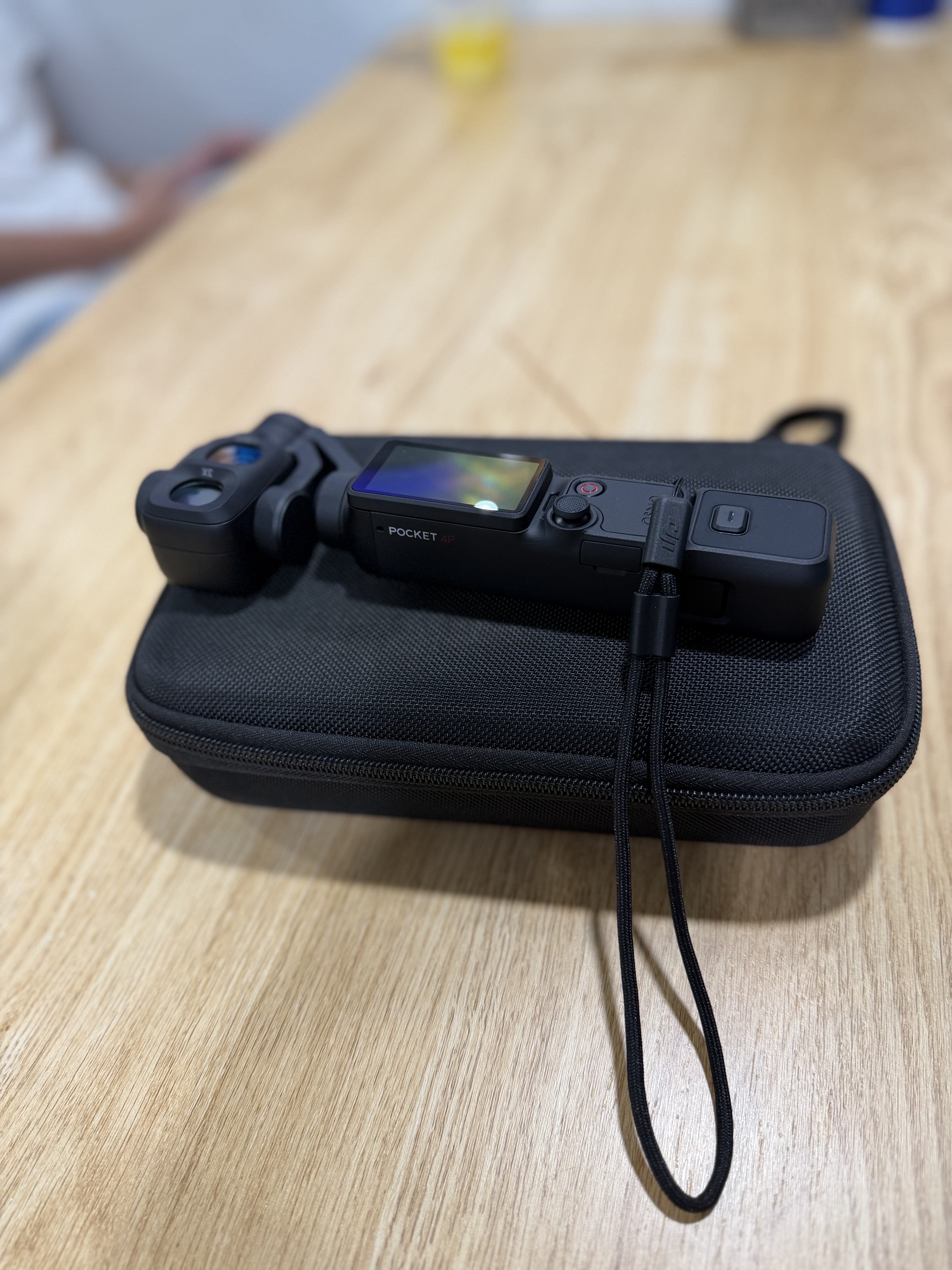 大疆 DJI Osmo Pocket 4P 双主摄口袋电影机 OP灵眸手持数码云台相机便携美颜摄像 标准套装 实拍图