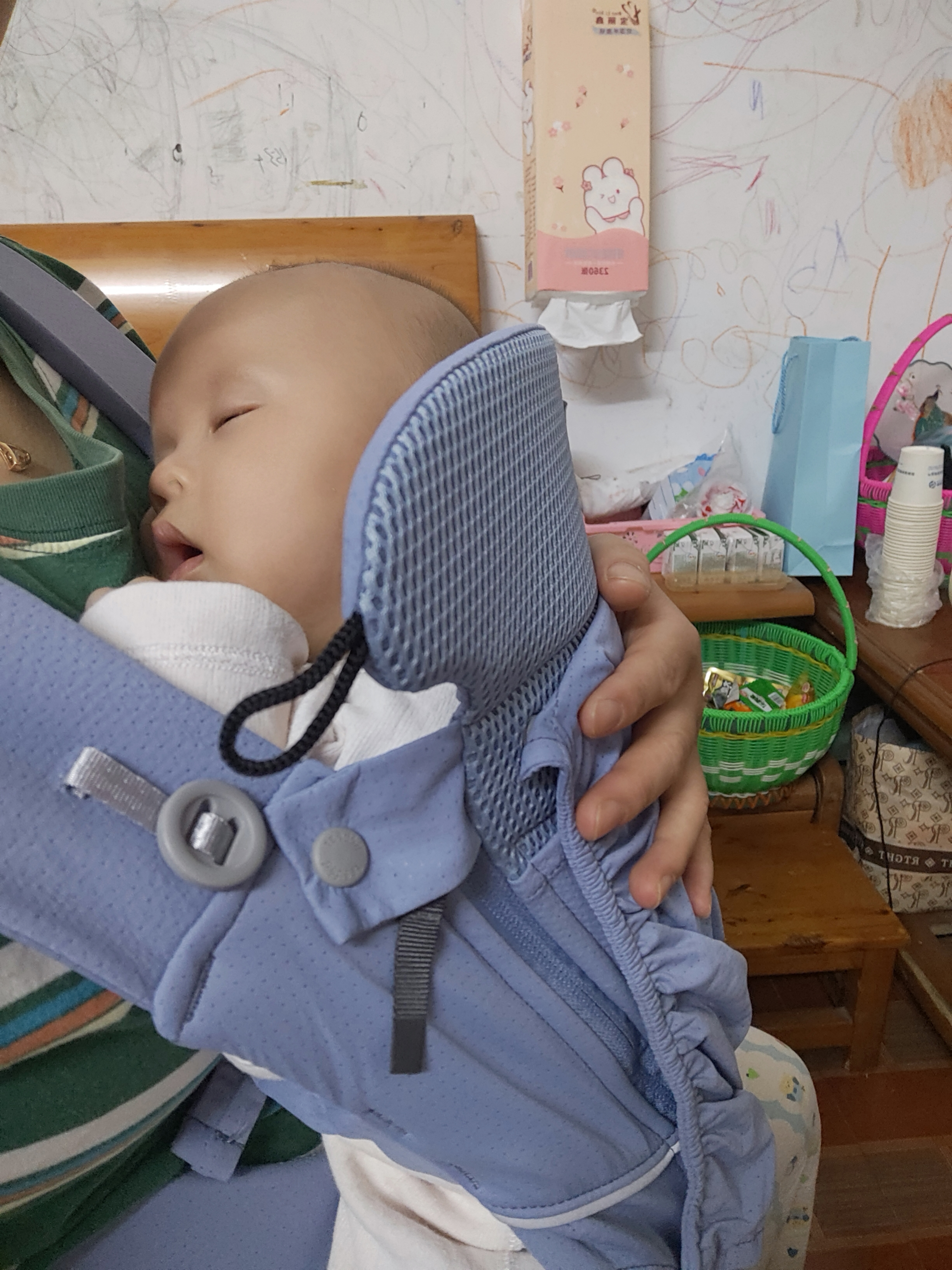 抱抱熊婴儿背带新生婴儿可横抱背带腰凳夏季多功能抱娃宝宝外出抱娃神器 蔚蓝背带+【收纳袋+口水巾+防风帽+手提袋】 实拍图