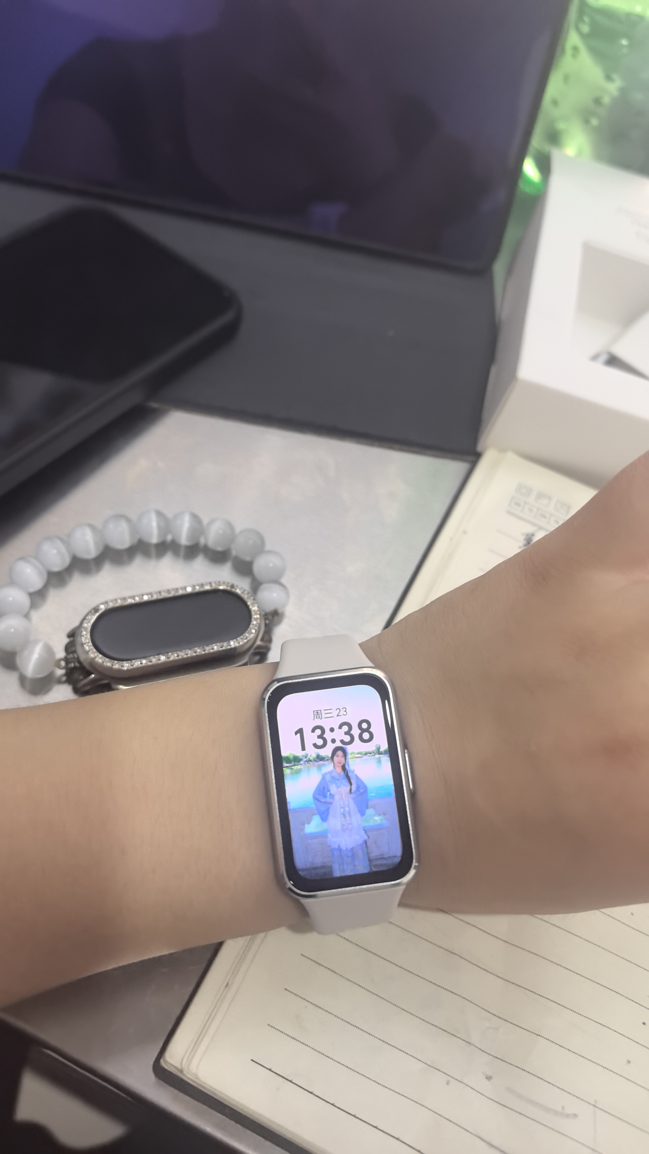 华为手环11 标准版 悦动白铝合金表壳1.62英寸流畅大屏睡眠健康监测实况窗华为智能运动手环 实拍图