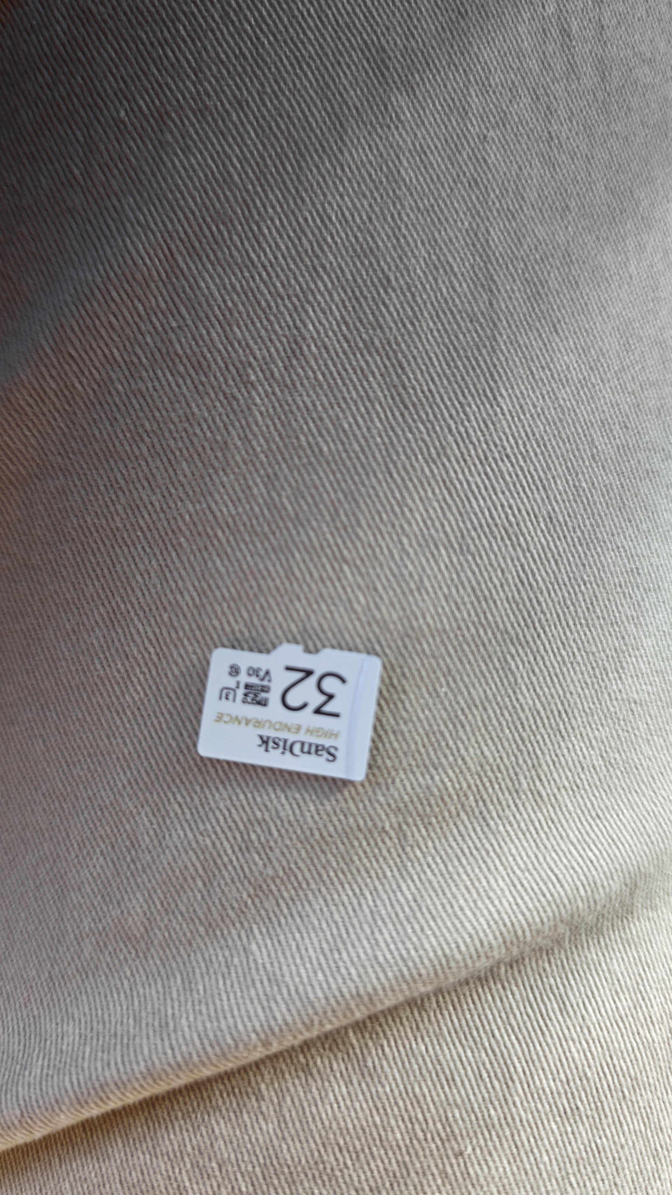 Sandisk闪迪32GB TF（MicroSD）4K内存卡 行车记录仪 监控摄像头专用 循环录制2,500小时 高耐用存储卡 实拍图