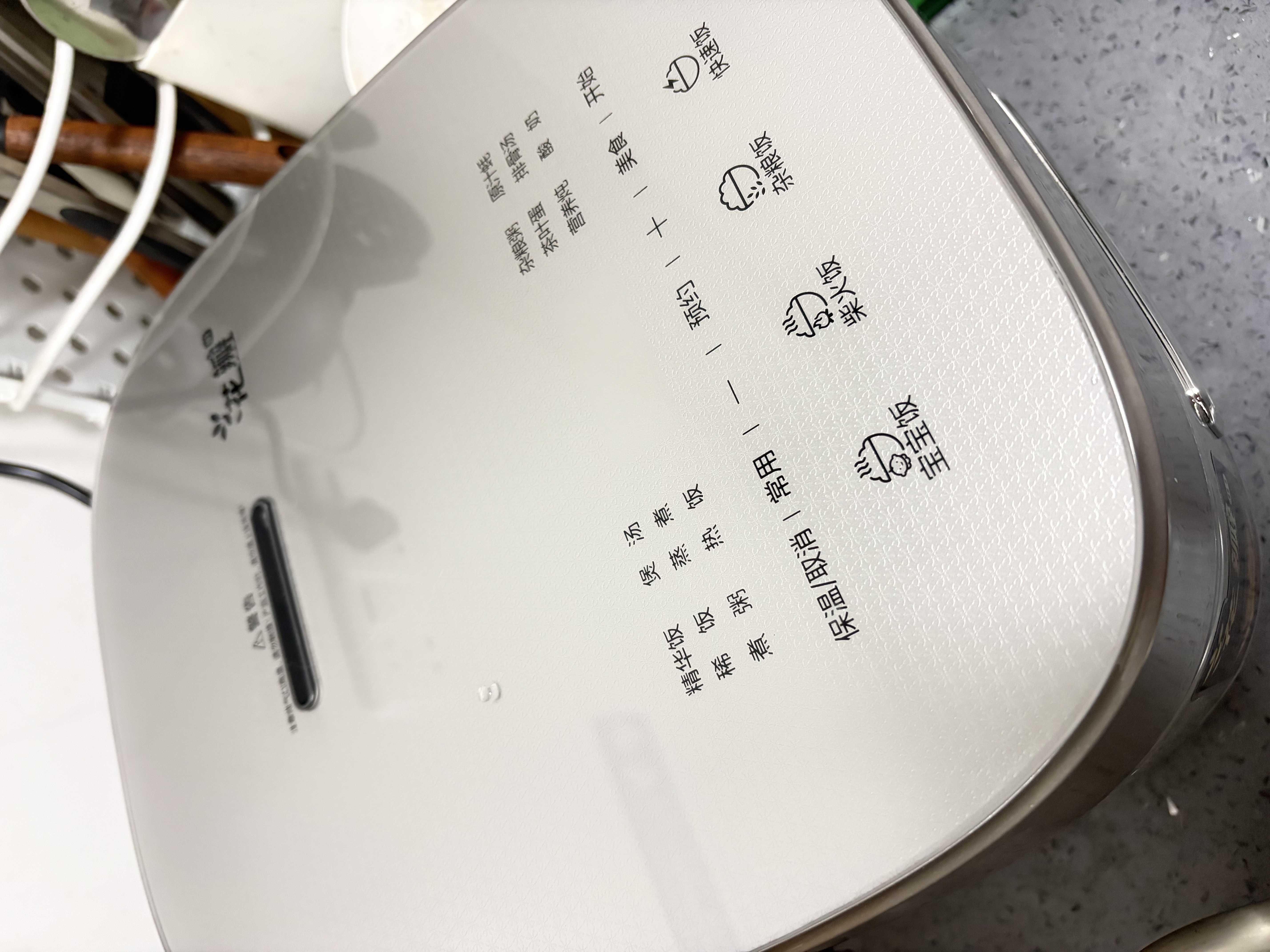 美的（Midea）晶钛0涂层电饭煲花瓣IH4L大容量316L母婴级不锈钢内胆家用多功能3-4人智能电饭锅CFB4077S 实拍图