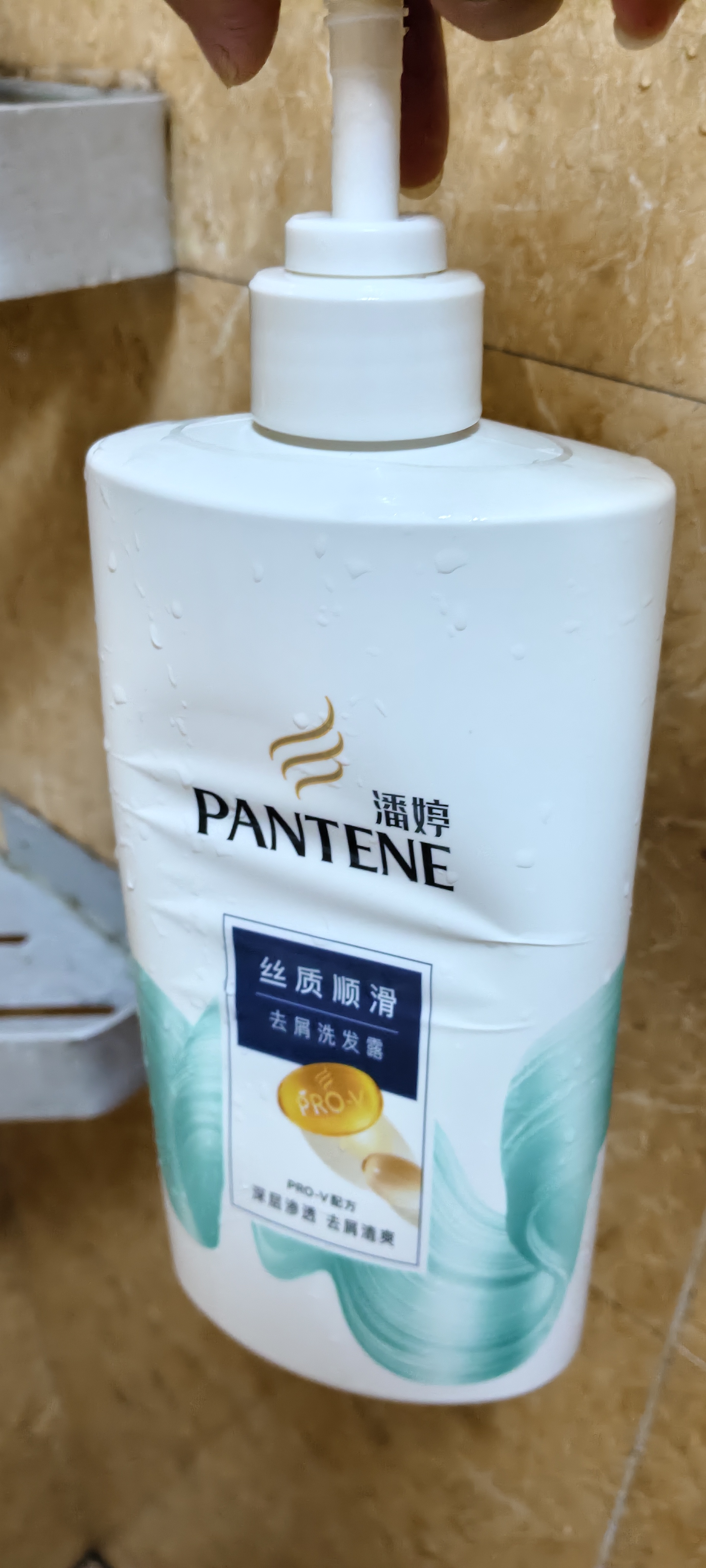 力士（LUX）【柔顺留香】水润丝滑玻尿酸洗发水750g 干枯毛躁发质 柔顺留香 实拍图