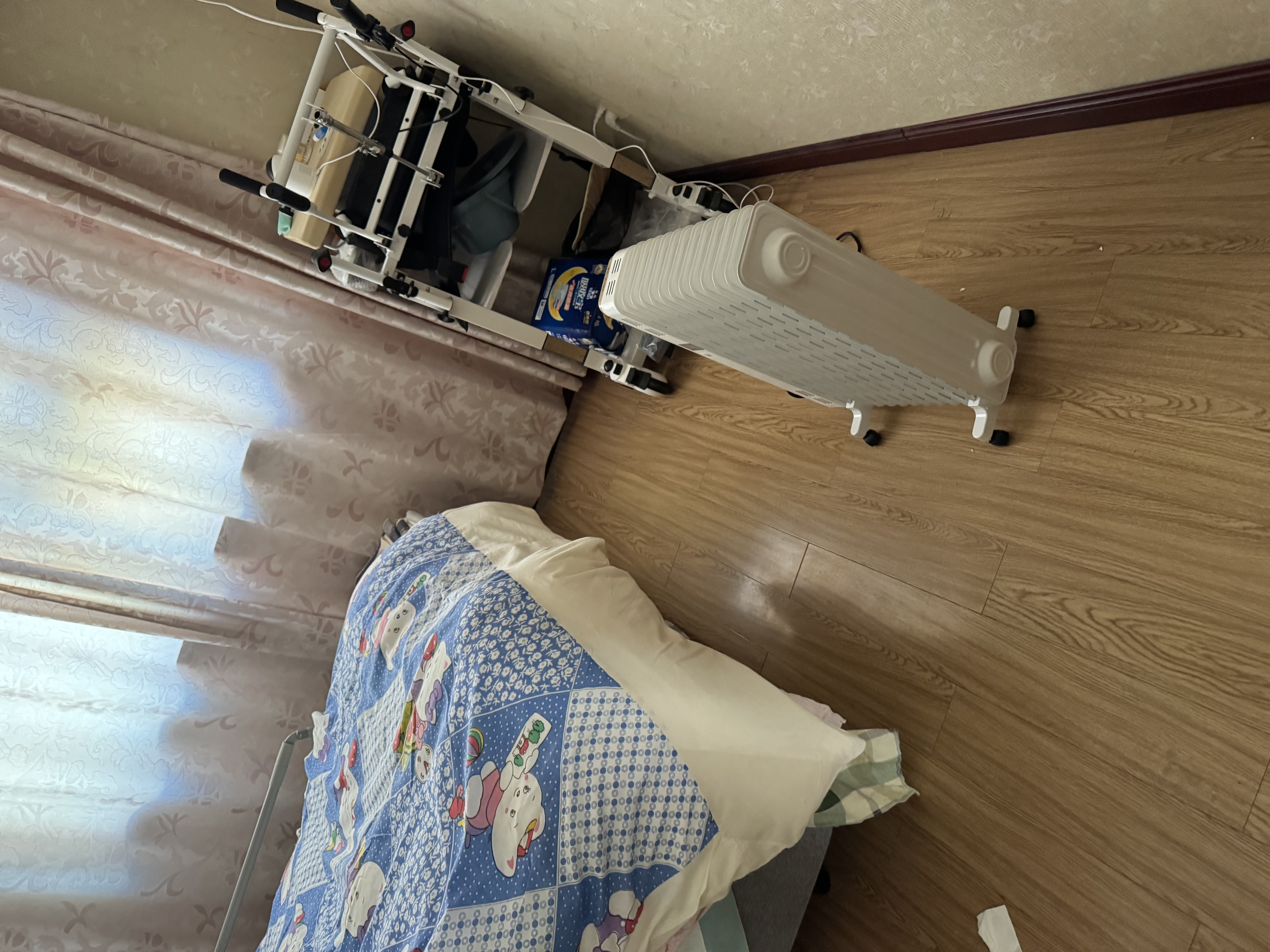 美的（Midea）【金缕衣】家用电热油汀取暖器立式电暖器 13片电暖气 全屋升温取暖神器/节能加湿烘衣NY2213-18GW 实拍图