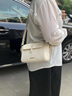 快乐玛丽包包女包时尚字母小方包女士包高级感轻奢单肩包通勤斜跨包送女友 奶油白 实拍图