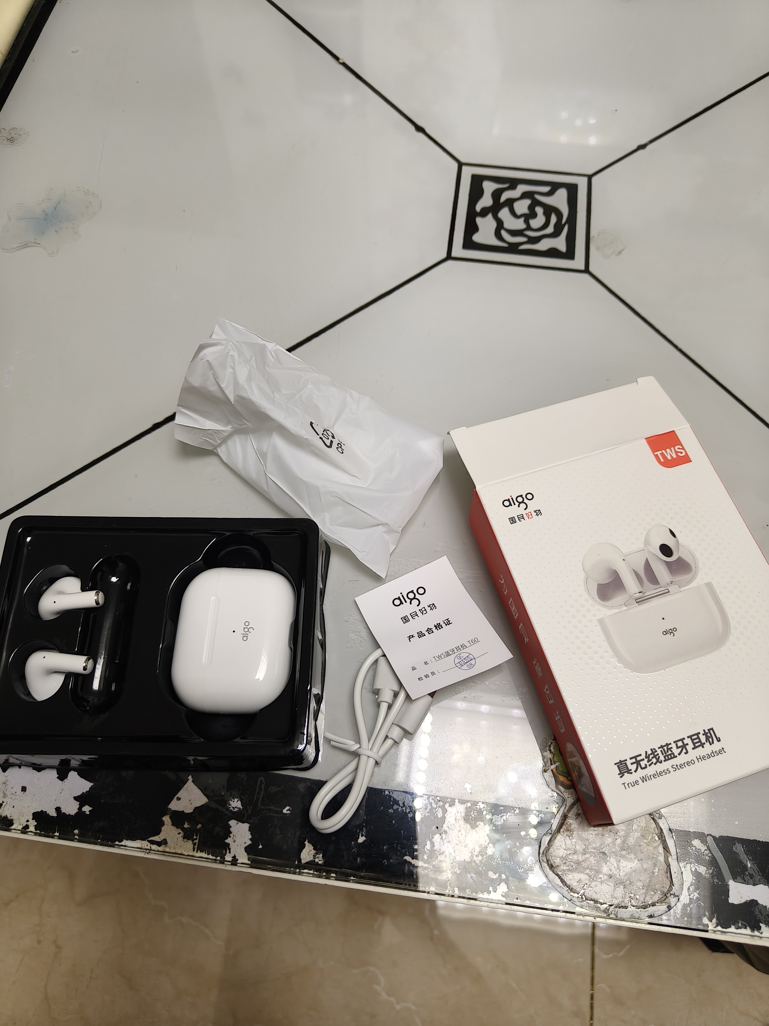 爱国者（aigo）爱国者 T60真无线蓝牙耳机迷你 高清通话 半入耳游戏运动跑步耳机 适用于苹果安卓通用 实拍图