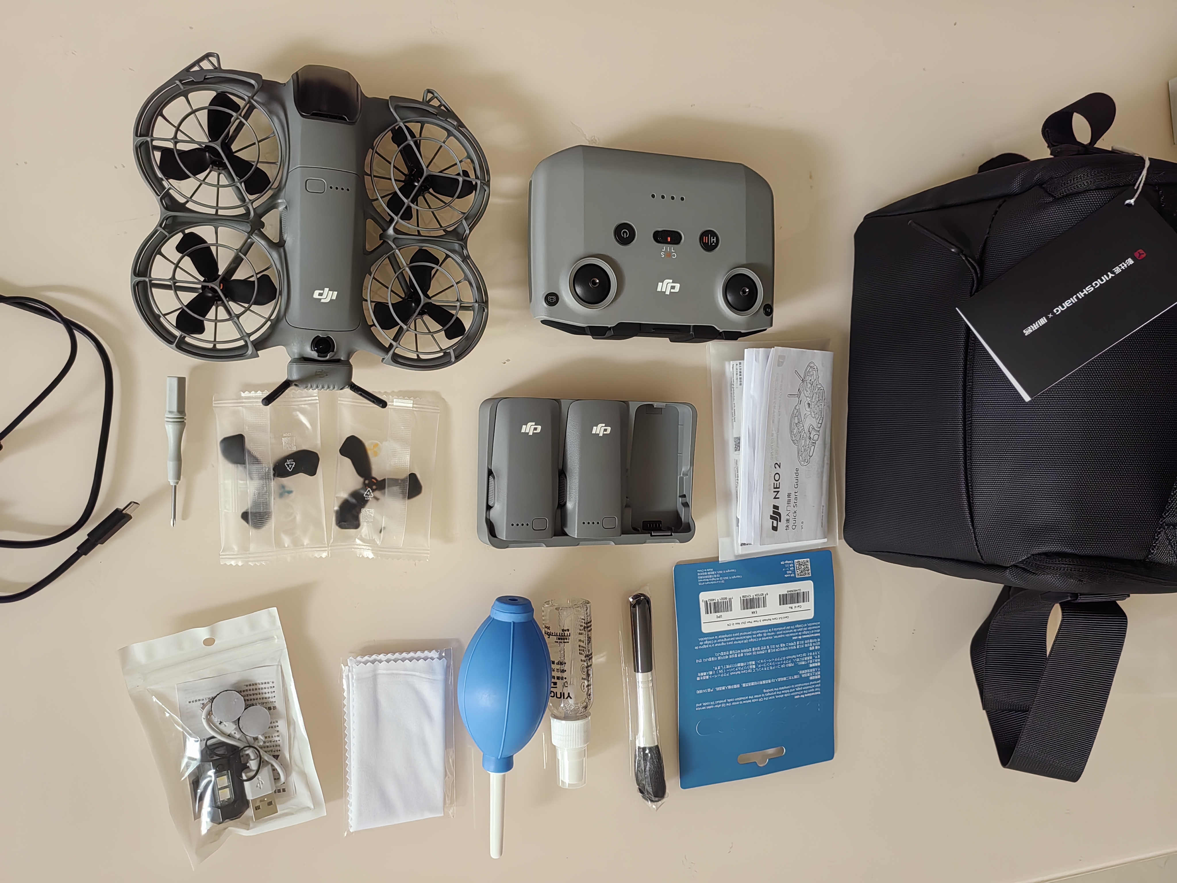 大疆（DJI）Neo2 无人机 掌上Vlog 全向避障飞行相机 新手入门级 mini型手机语音遥控飞机 4K高清旅行航拍器 DJI Neo 2 畅飞套装（多人选择） 两年版随心换 套餐一：包+爆闪灯+ 实拍图