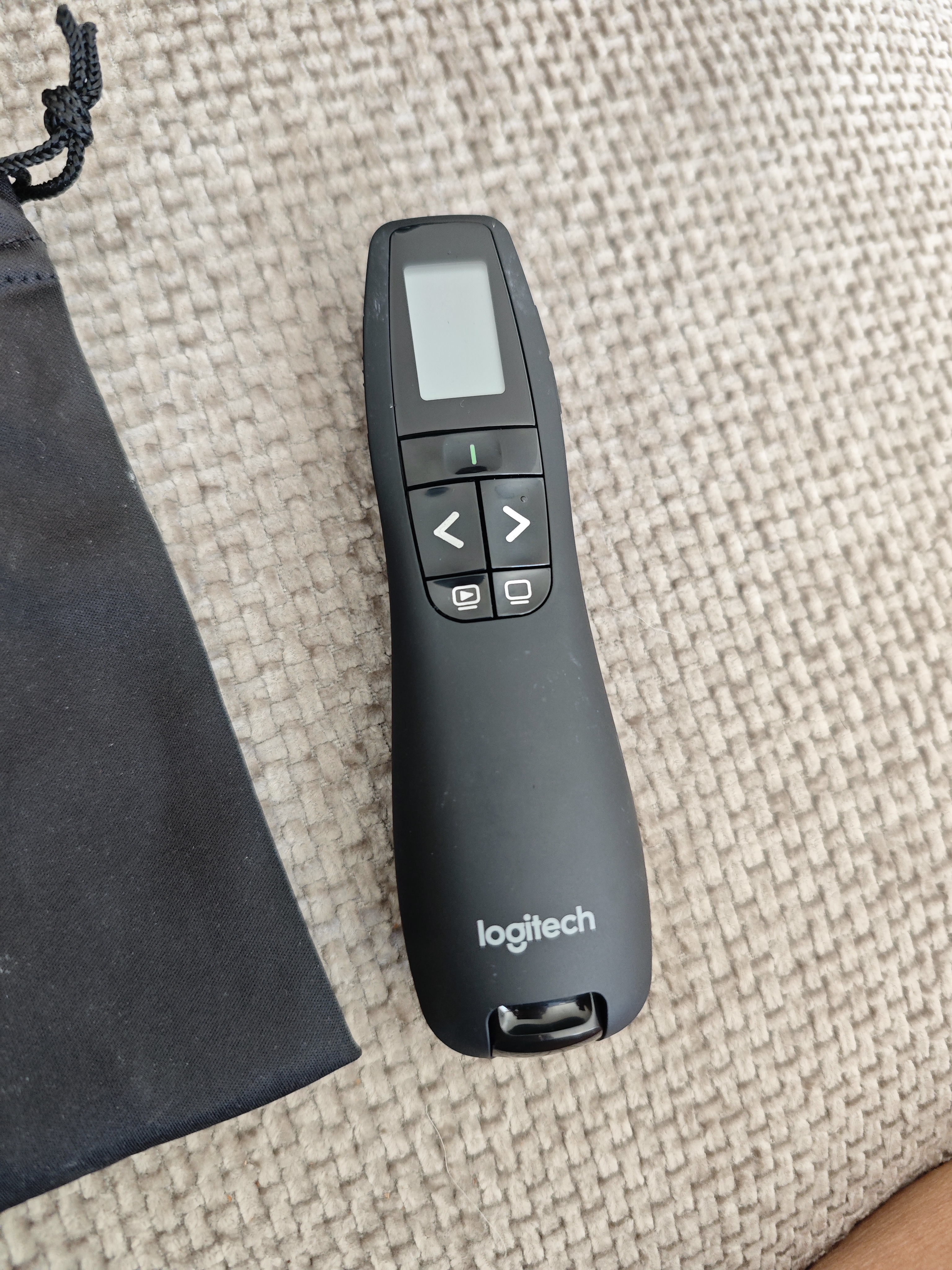 罗技（Logitech）R800 无线演示器 ppt翻页笔 演示笔（激光笔）专业版 实拍图