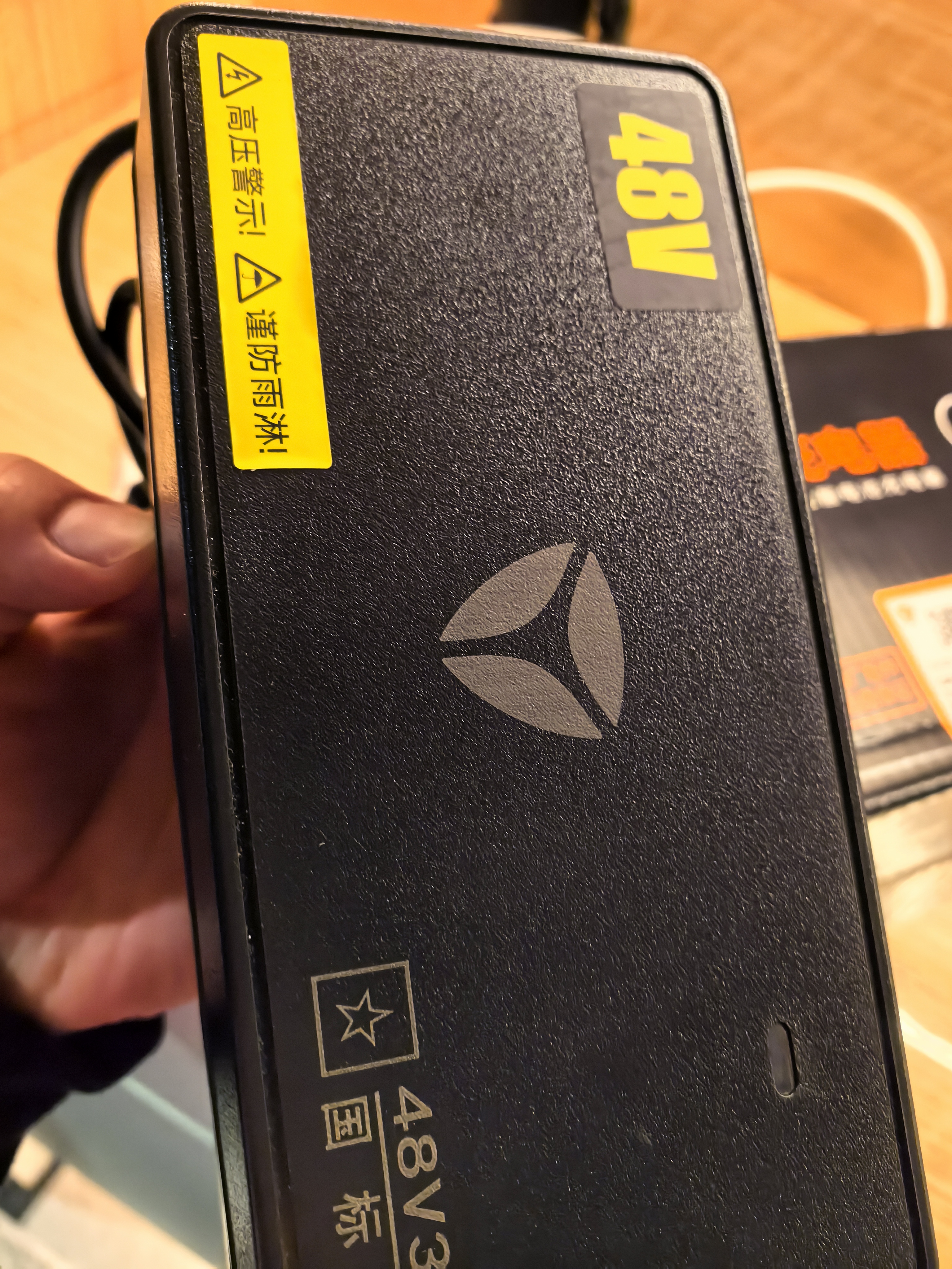 雅迪正品48V20Ah【国标接口】铅酸充电器原装适用48V3A电摩电瓶车电池【官方正品 拒绝翻新】 实拍图