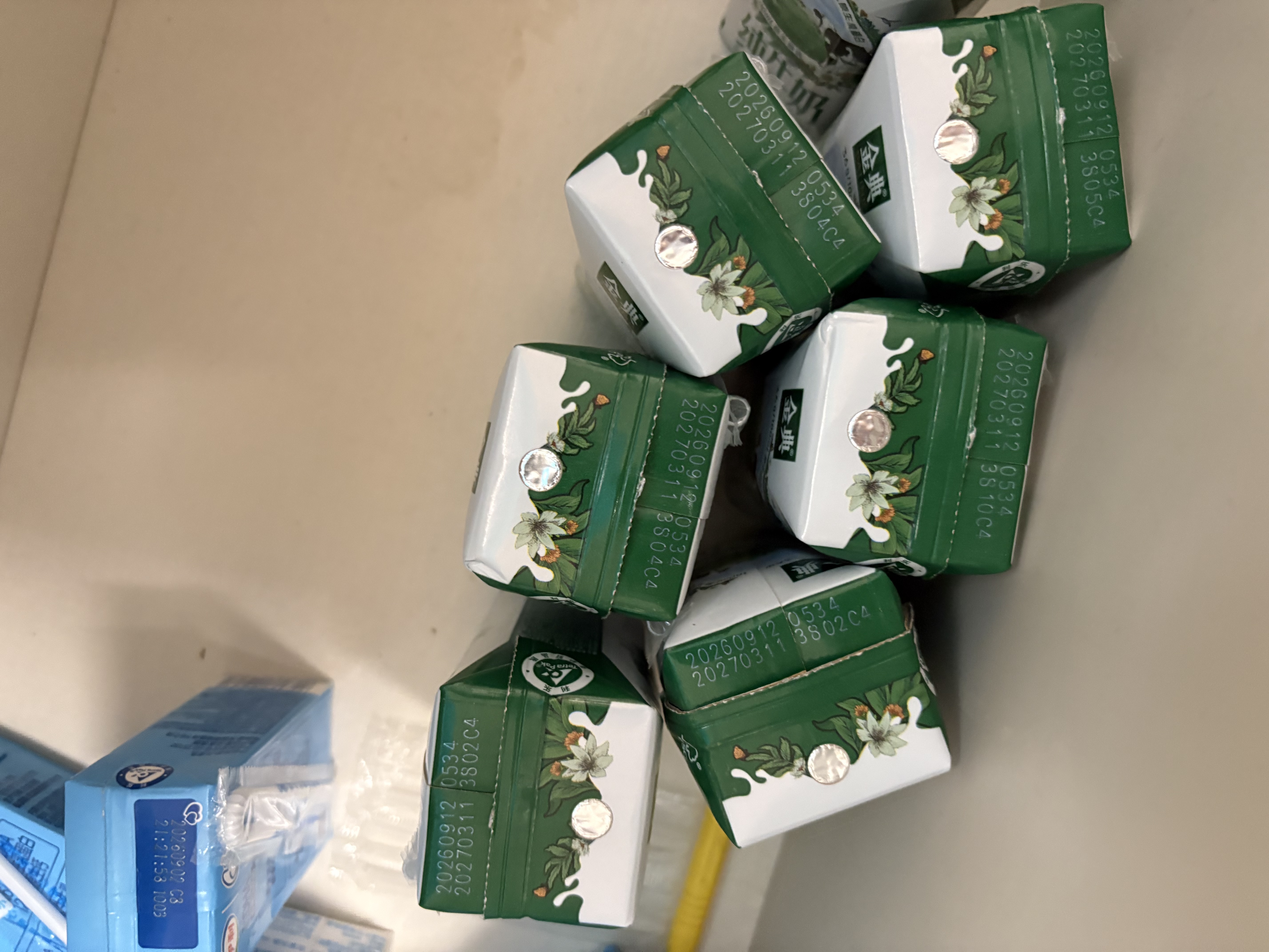 蒙牛未来星双原生DHA高钙儿童纯牛奶190ml*12盒6.8g/包蛋白学生奶礼盒 实拍图