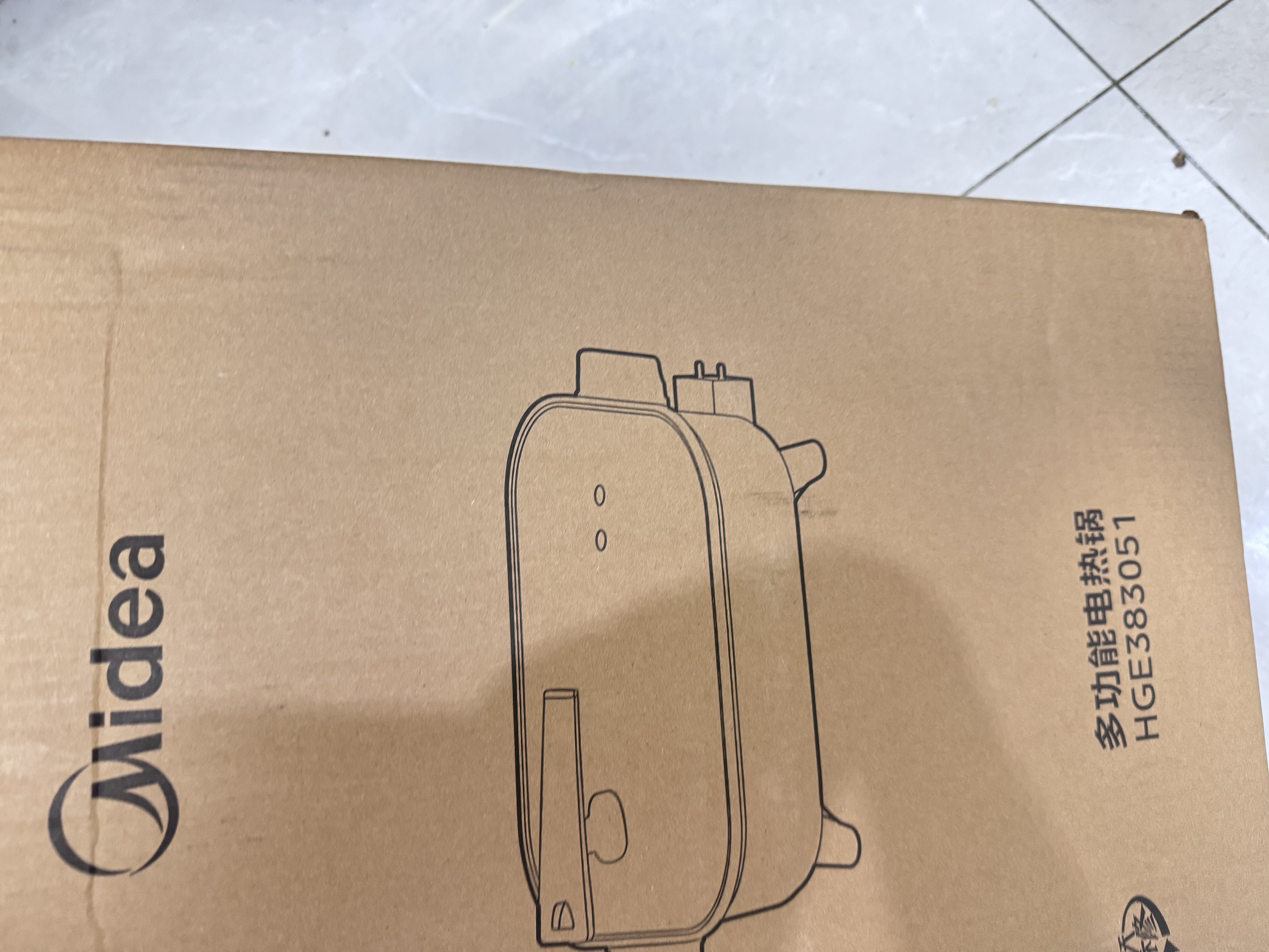 美的（Midea）火锅专用锅 电火锅 烤鱼锅6分钟速沸电锅一体多功能锅电煮锅火锅锅 8L大容量 HGE383051 实拍图